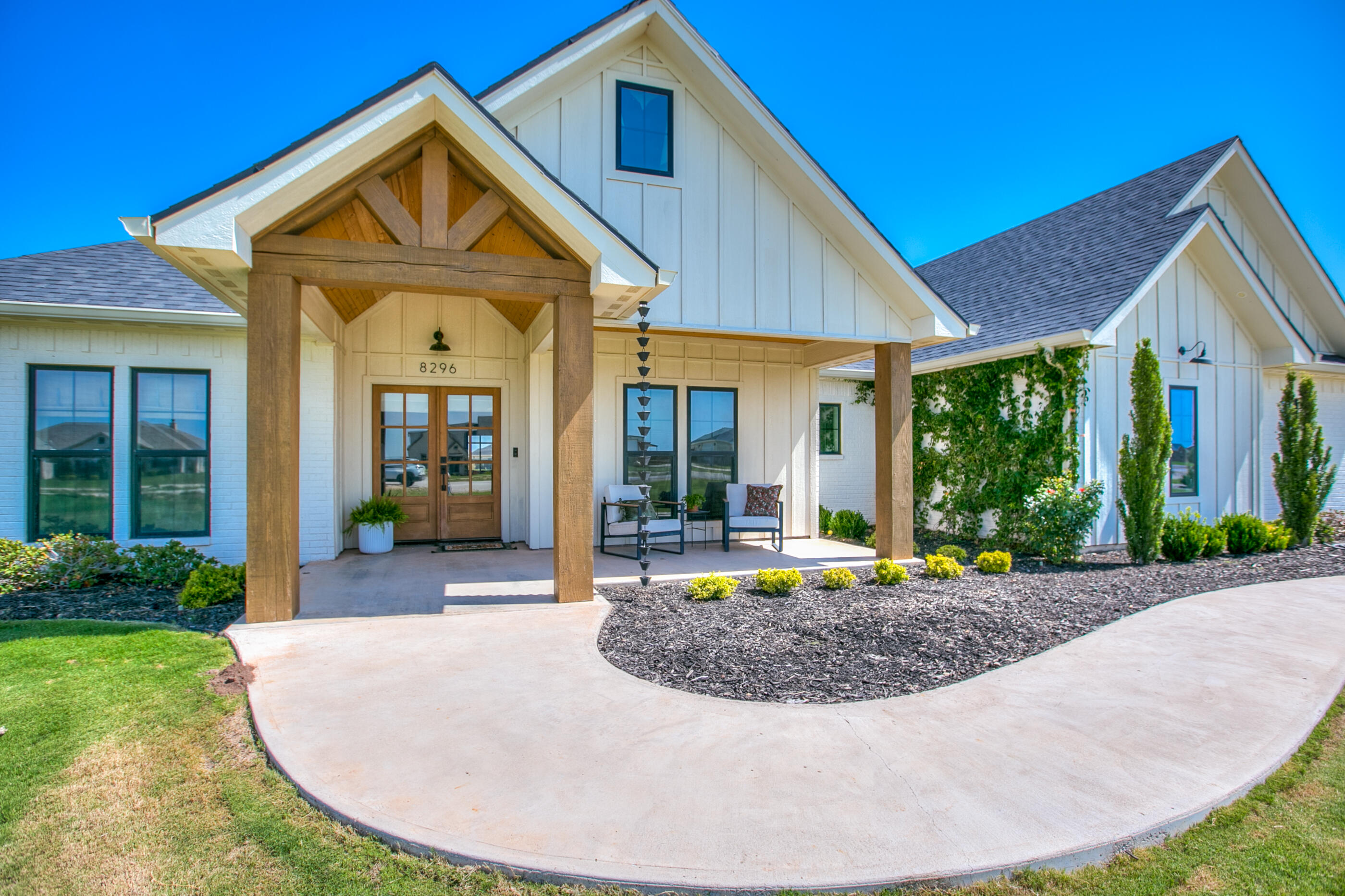 8296 Chad Road Property Photo 4