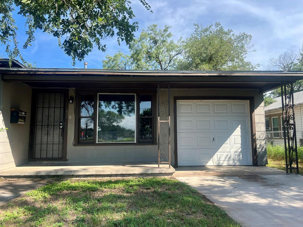 1833 Willow Street Property Photo 1