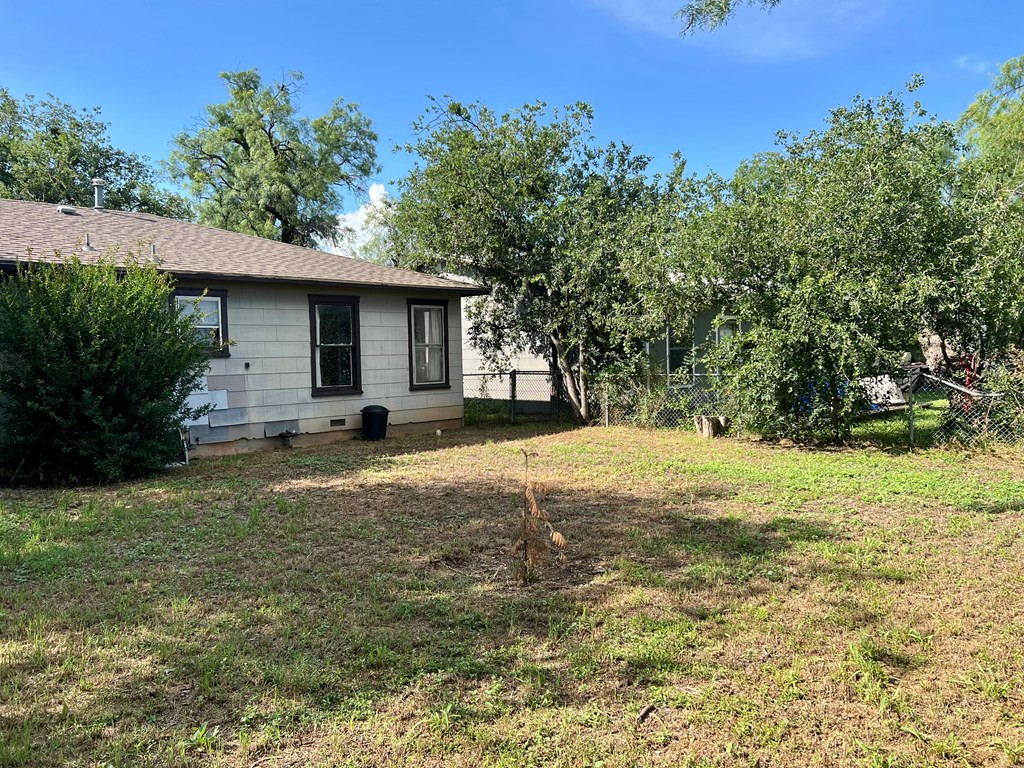1833 Willow Street Property Photo 24