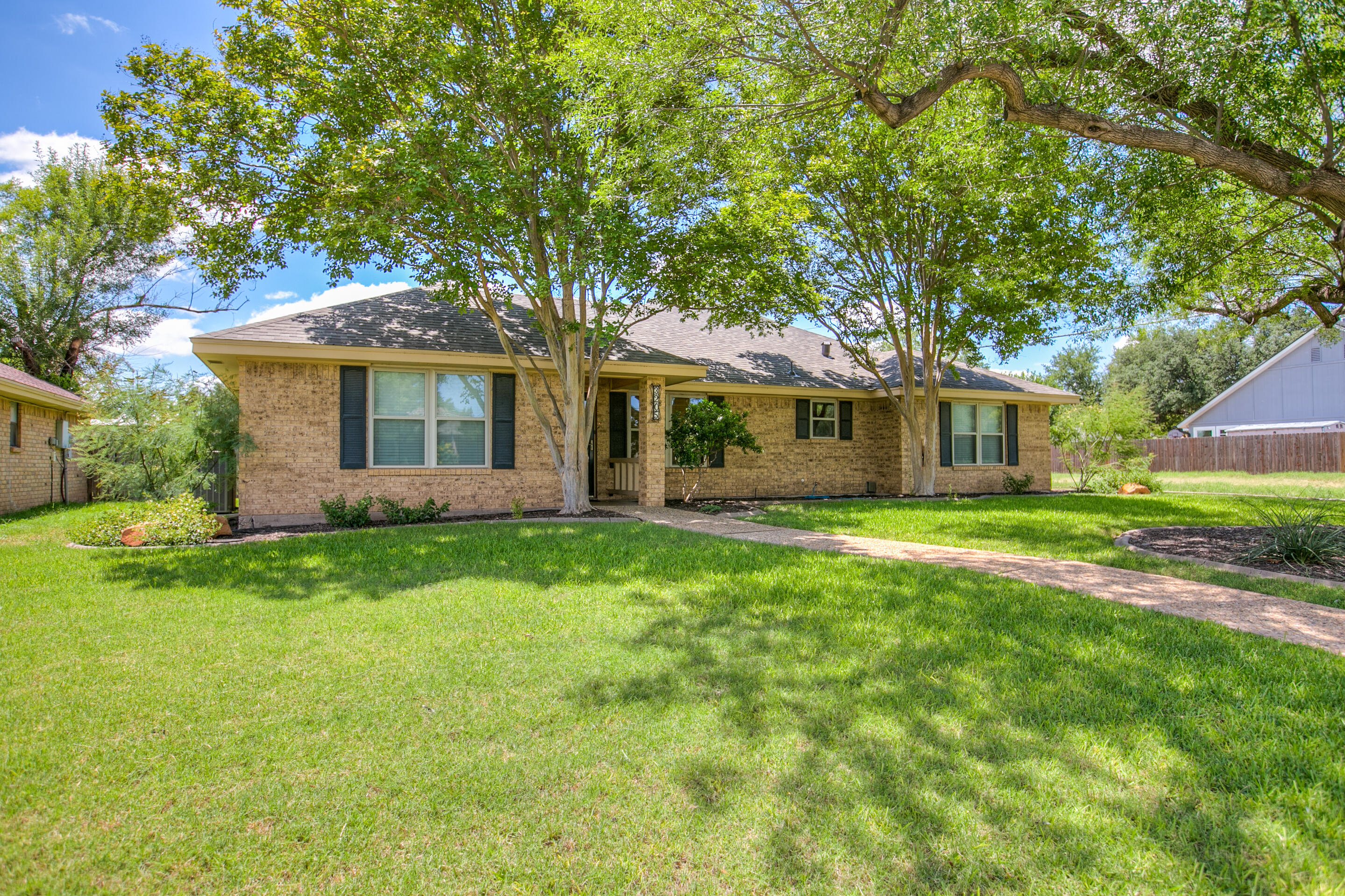 3205 Valleyview Boulevard Property Photo 1