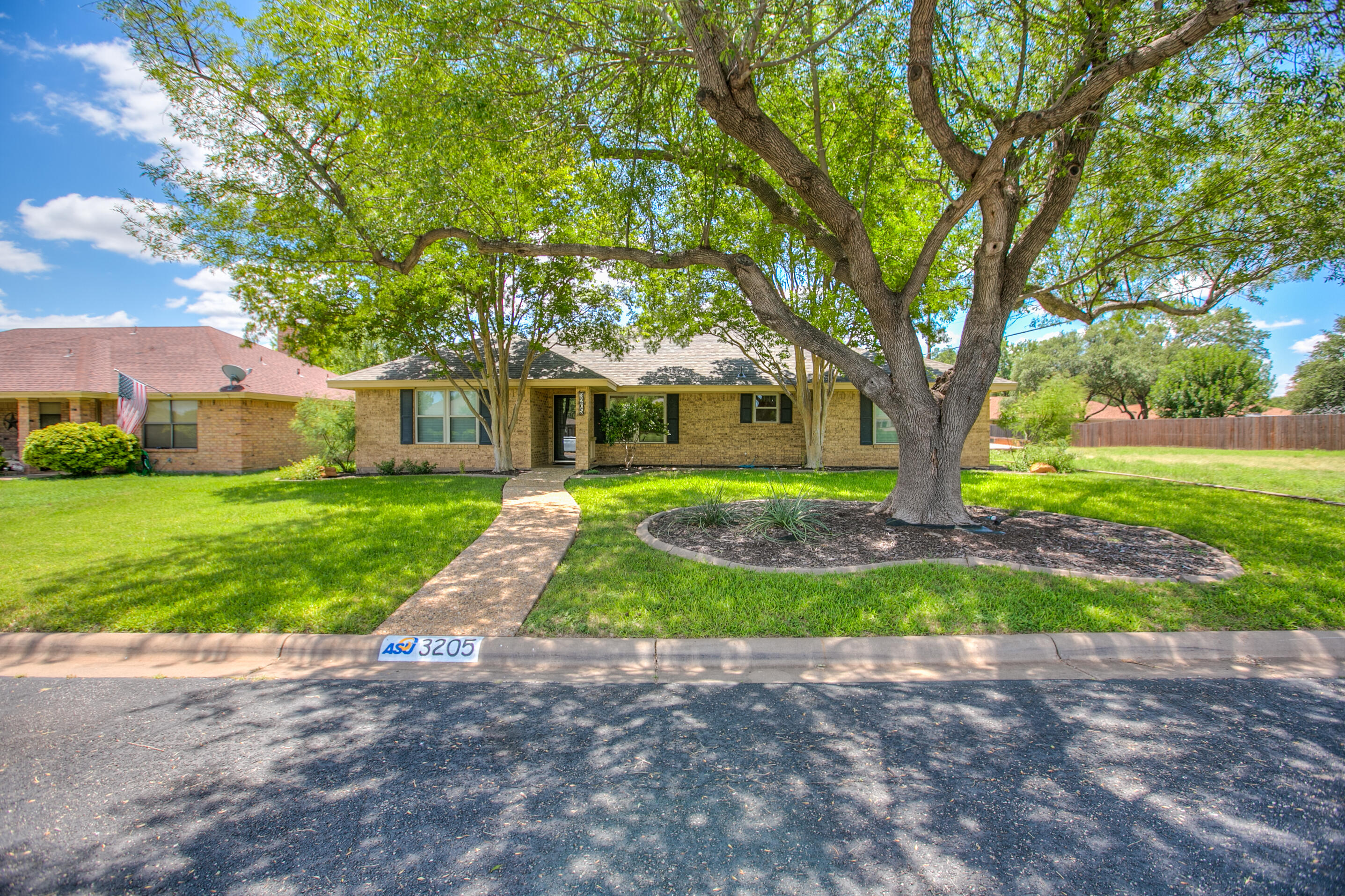 3205 Valleyview Boulevard Property Photo 3