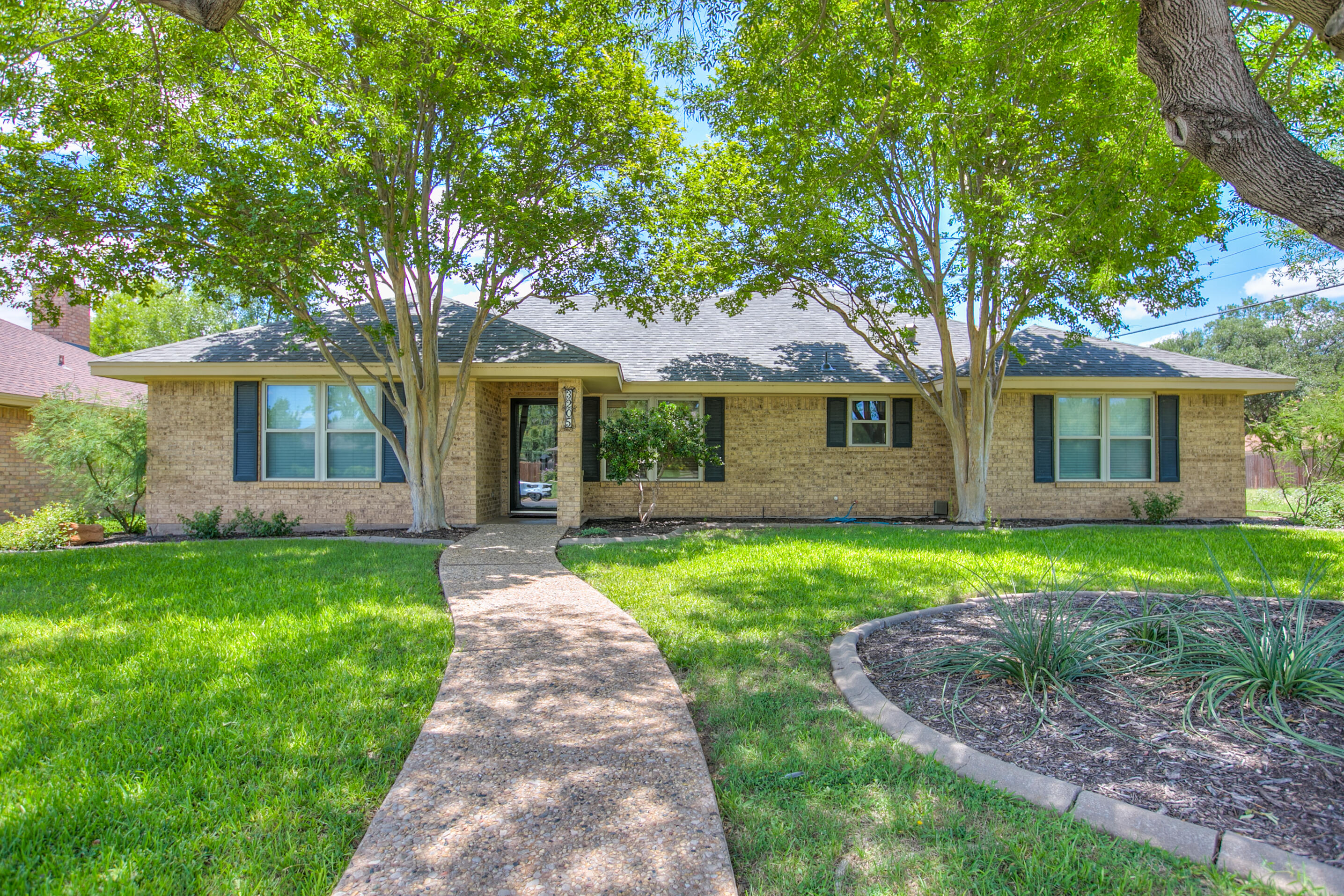 3205 Valleyview Boulevard Property Photo 4