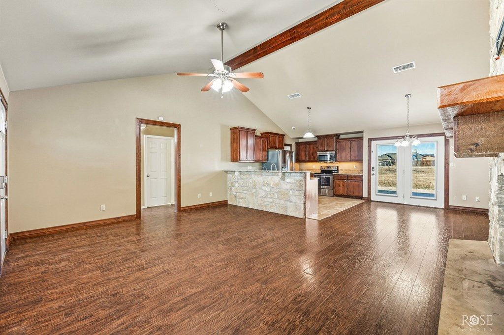 8083 Elk Run Property Photo 8