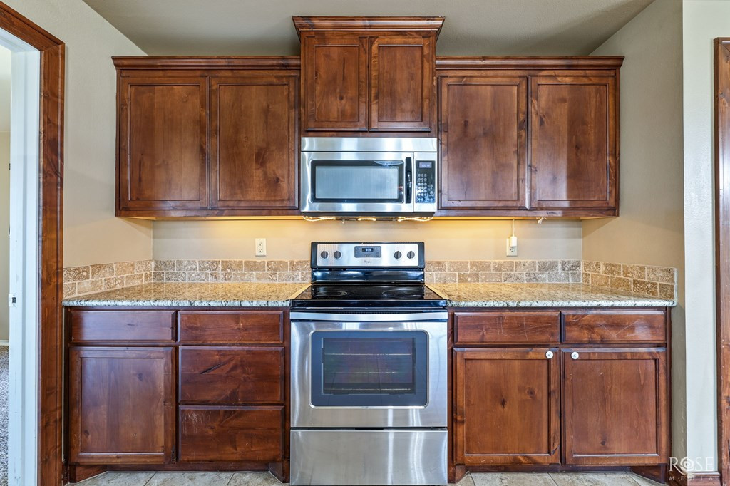 8083 Elk Run Property Photo 13