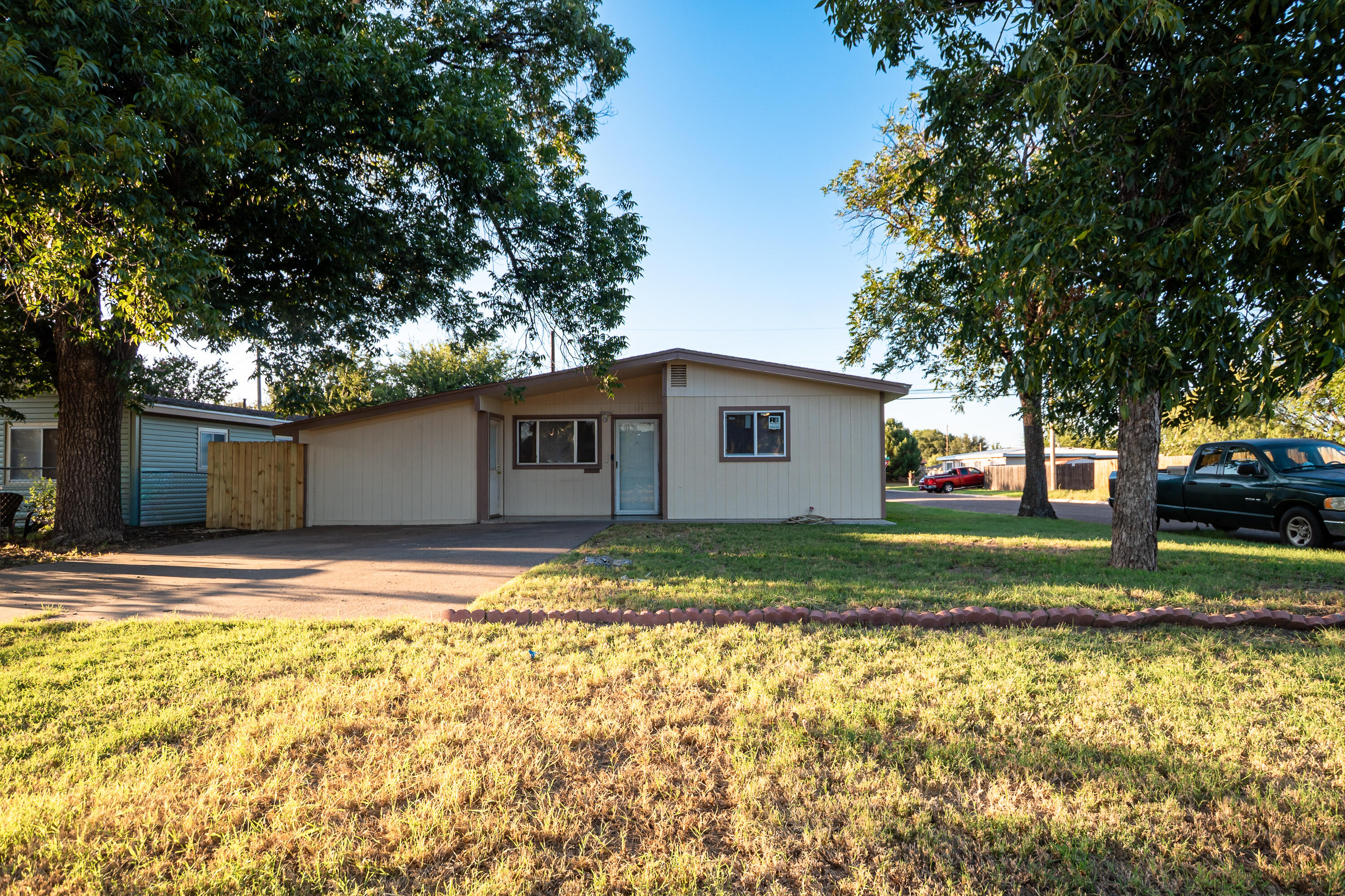 146 E Riverside Avenue Property Photo 1