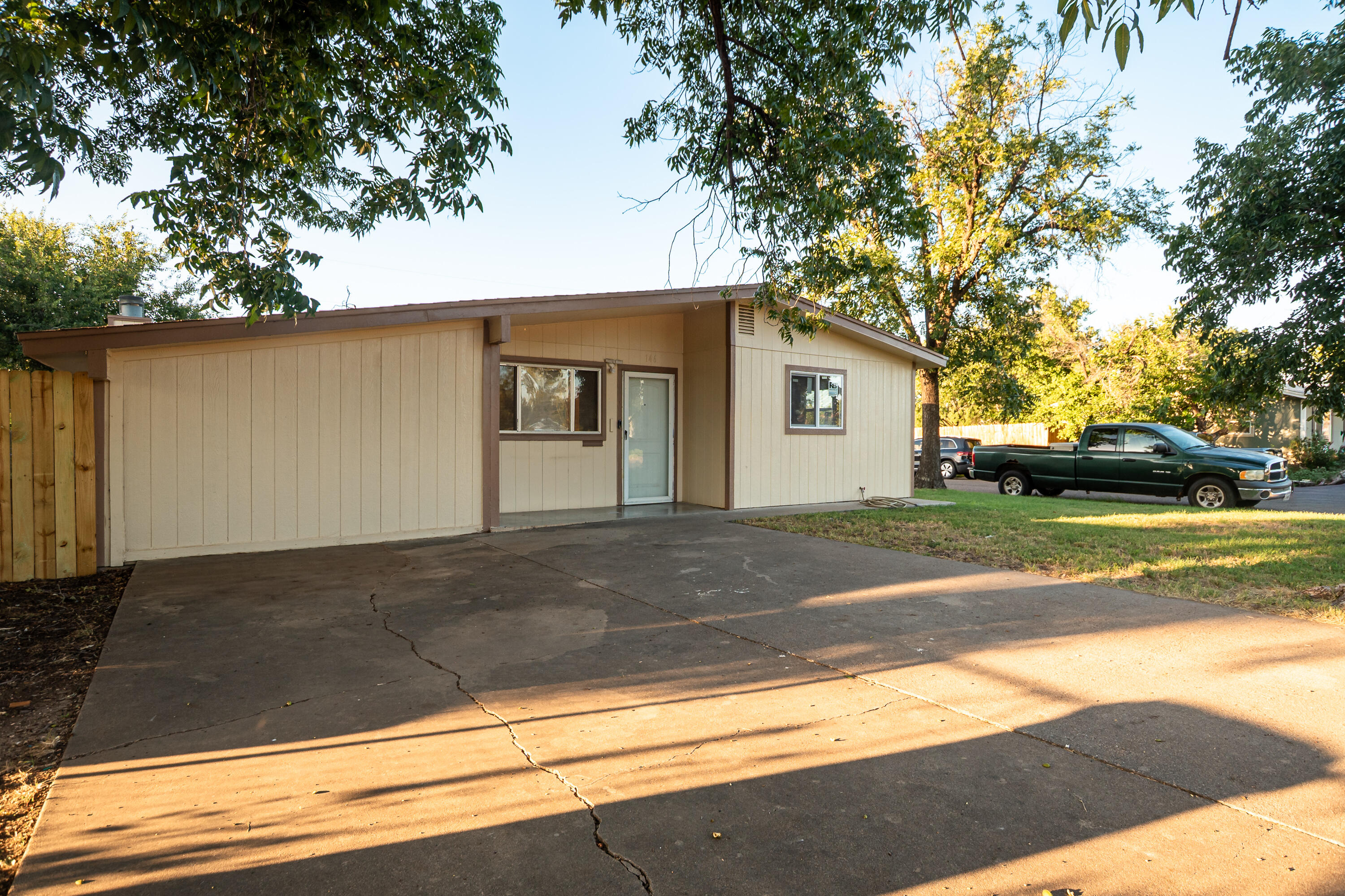 146 E Riverside Avenue Property Photo 2