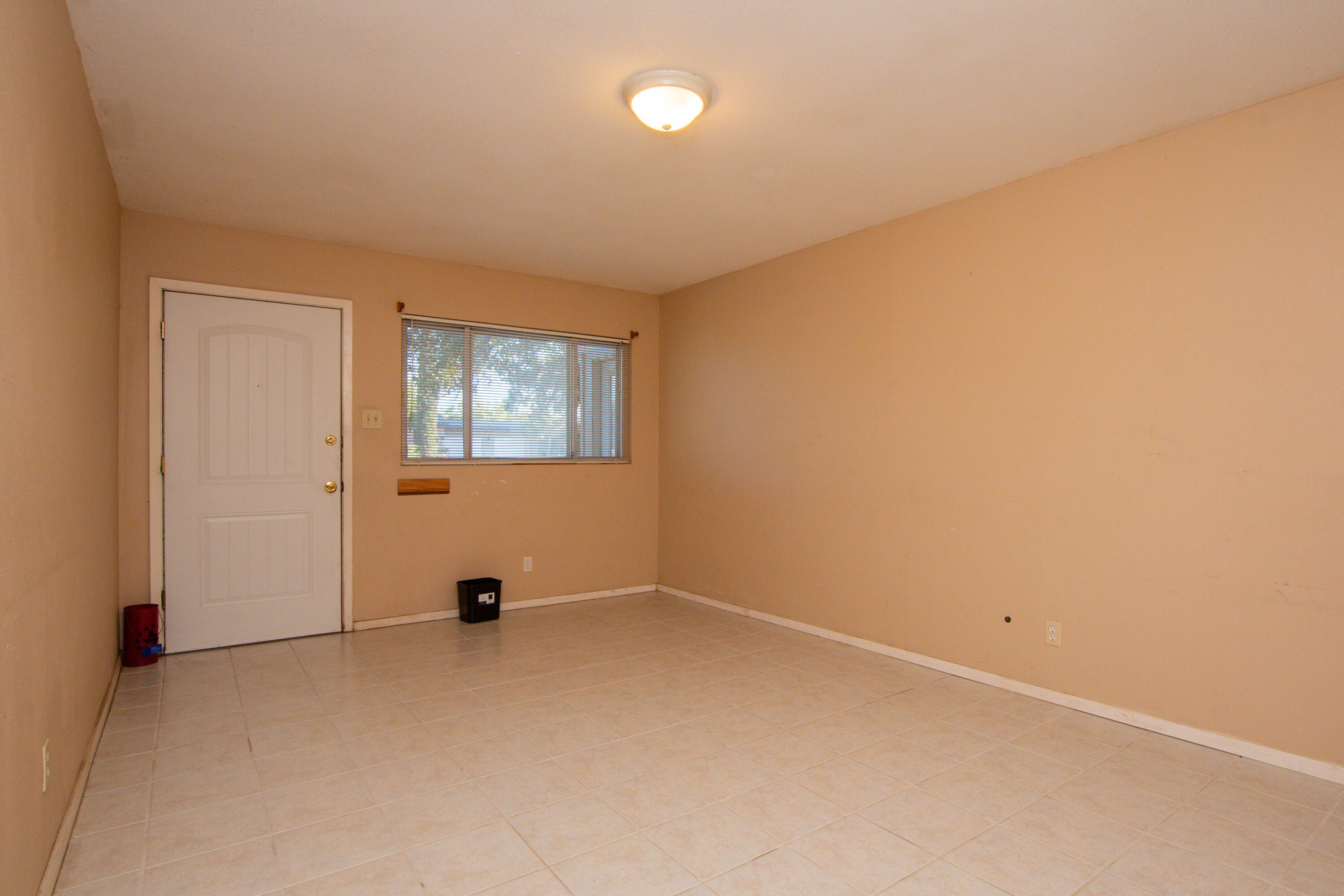 146 E Riverside Avenue Property Photo 5