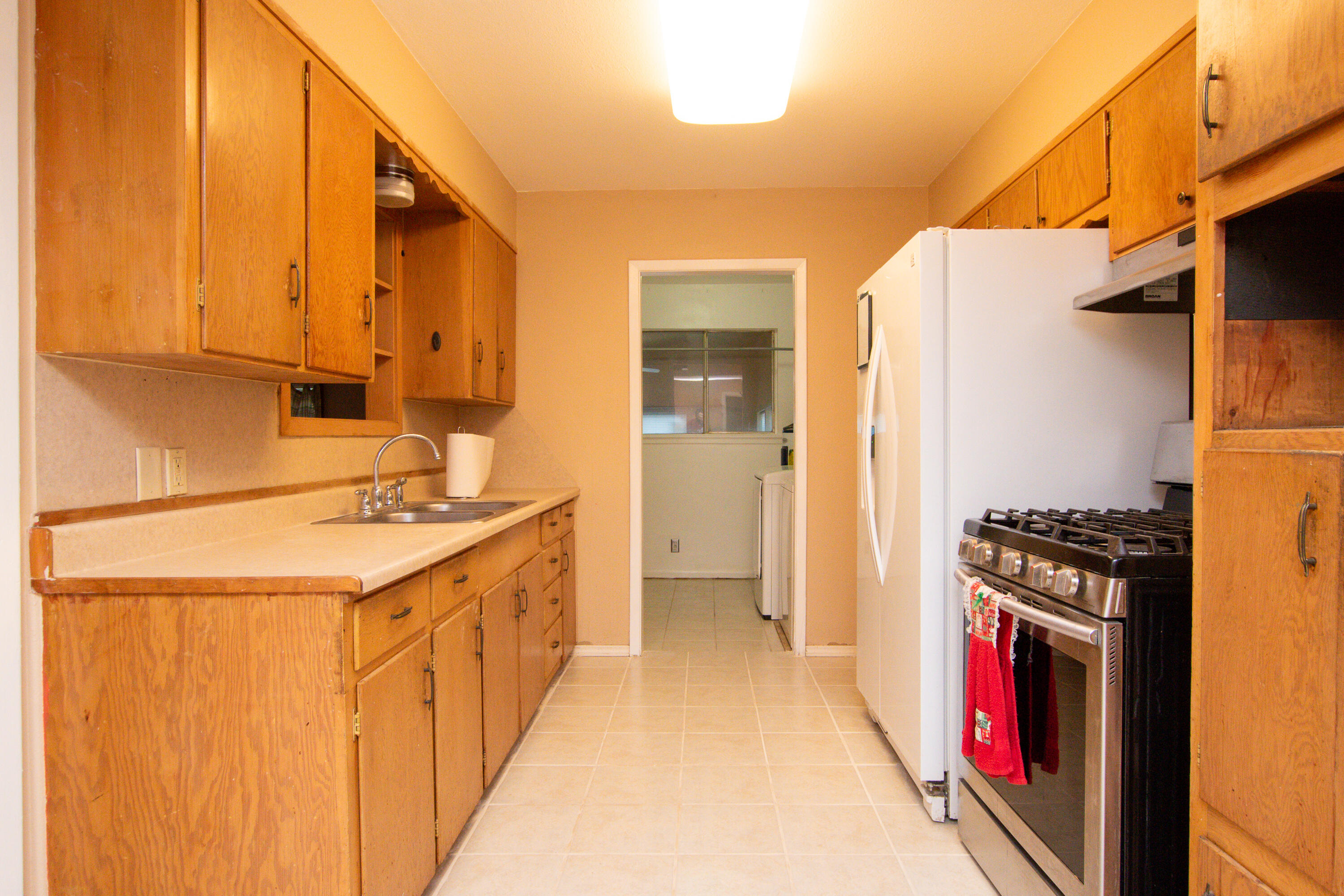 146 E Riverside Avenue Property Photo 6