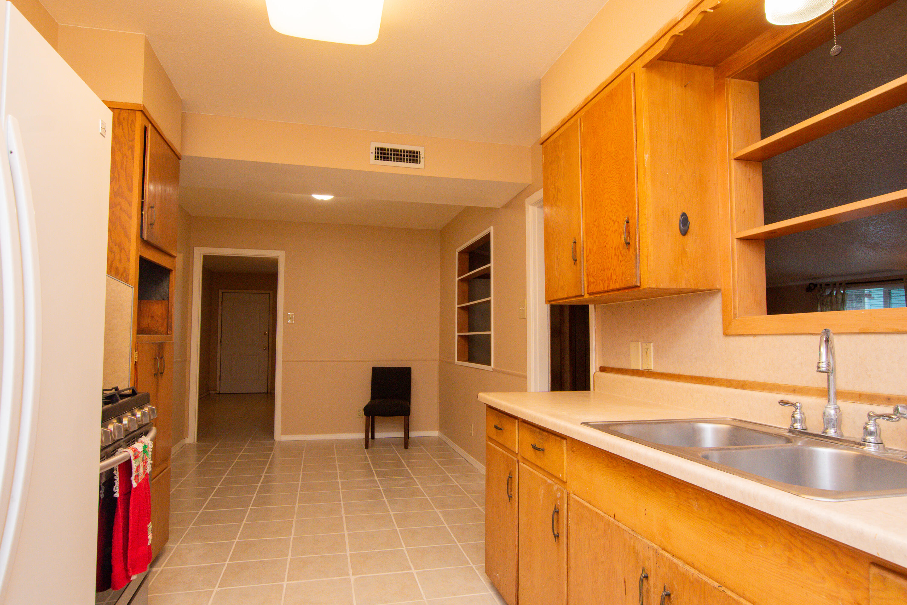 146 E Riverside Avenue Property Photo 7