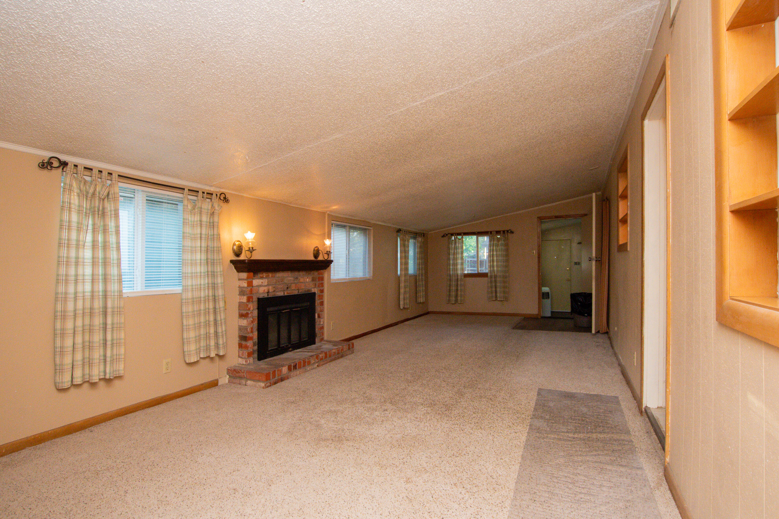 146 E Riverside Avenue Property Photo 10