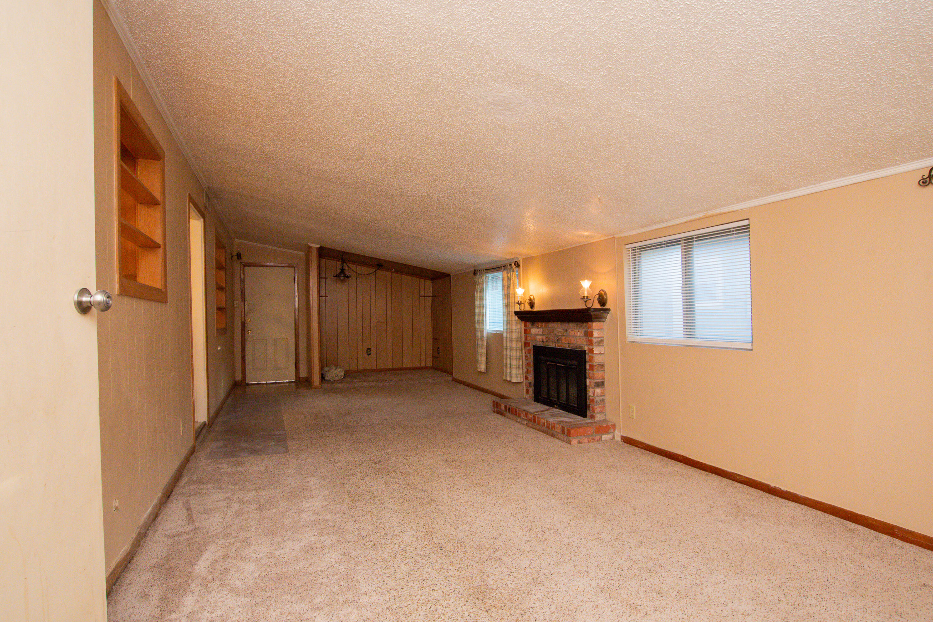 146 E Riverside Avenue Property Photo 11