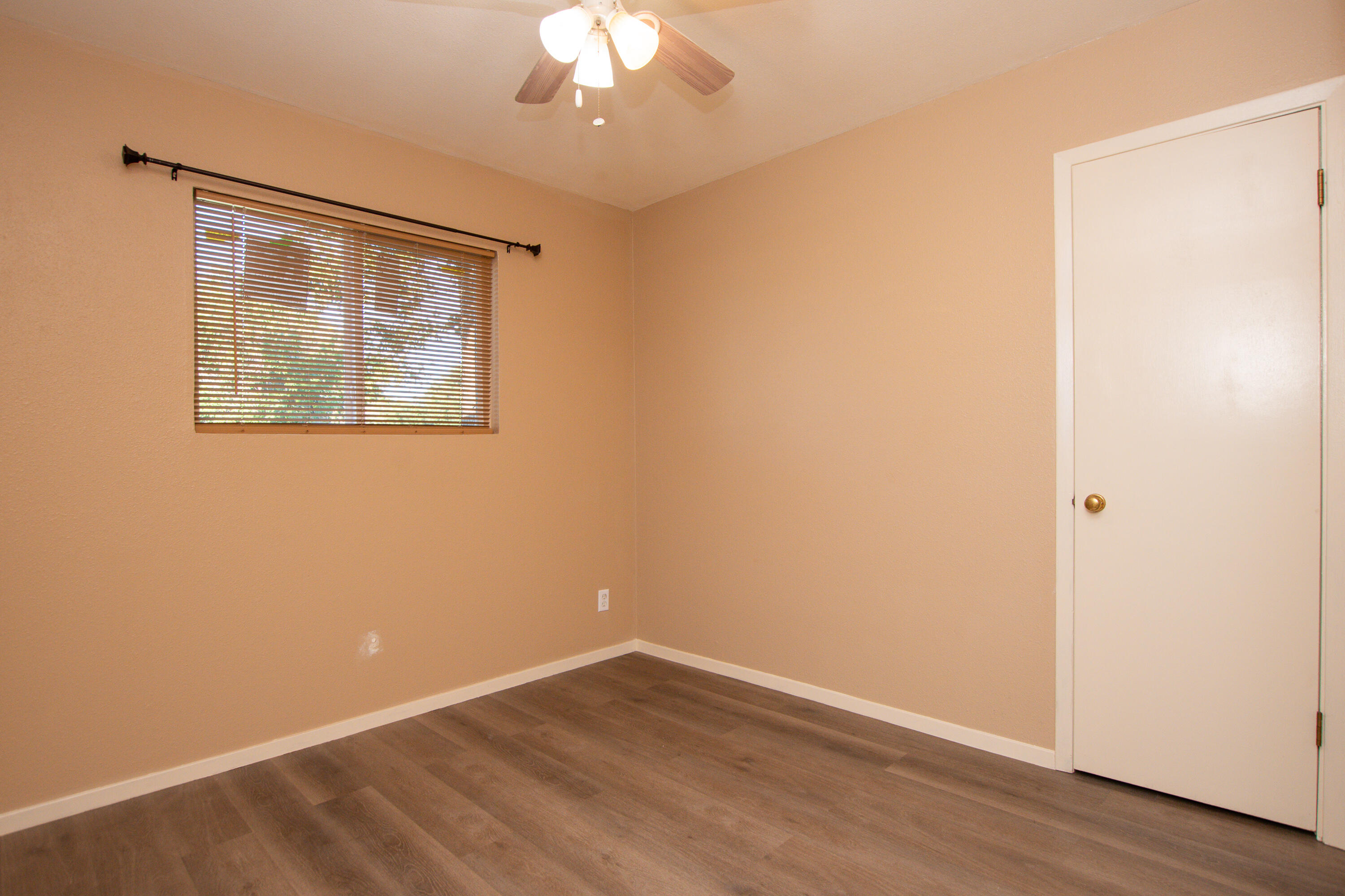 146 E Riverside Avenue Property Photo 15