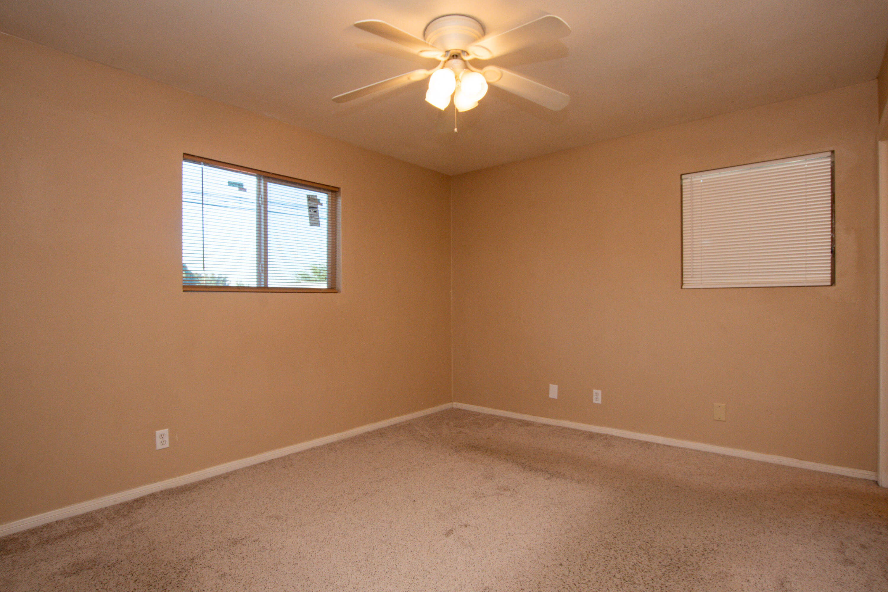 146 E Riverside Avenue Property Photo 16