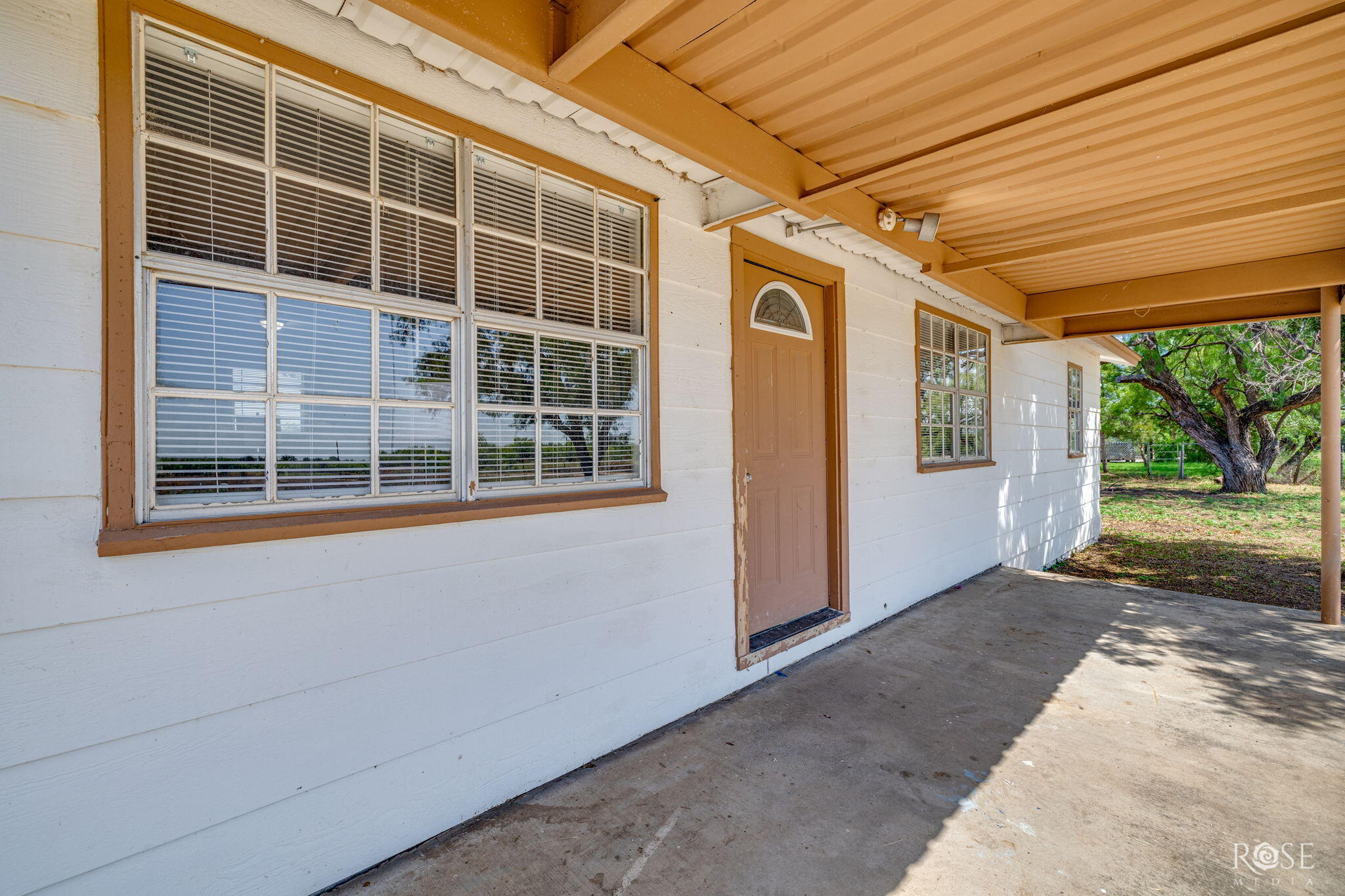 6036 Navajo Road Property Photo 4