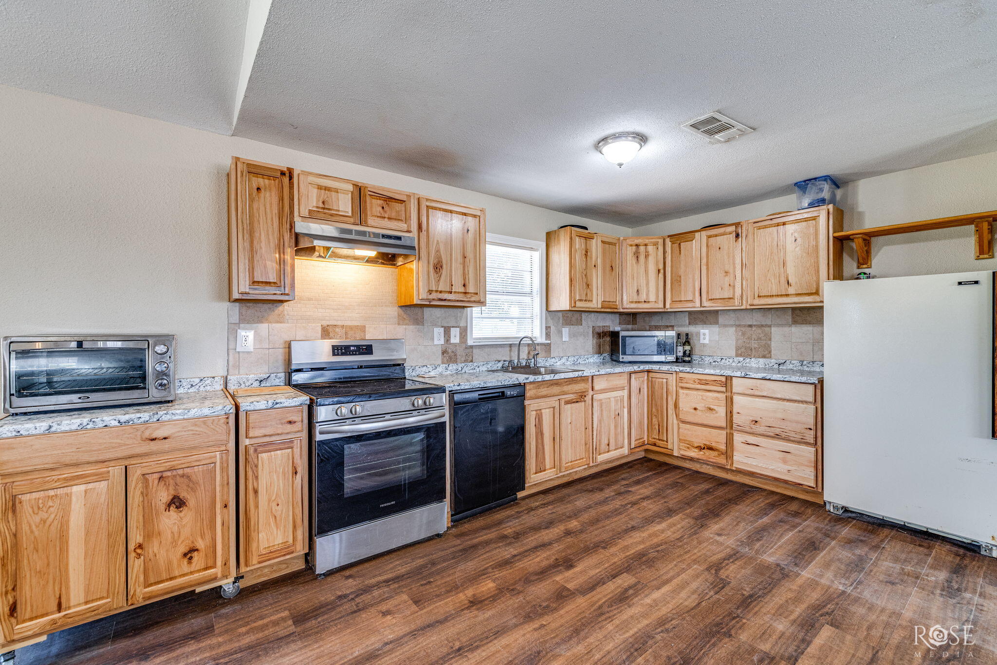 6036 Navajo Road Property Photo 11