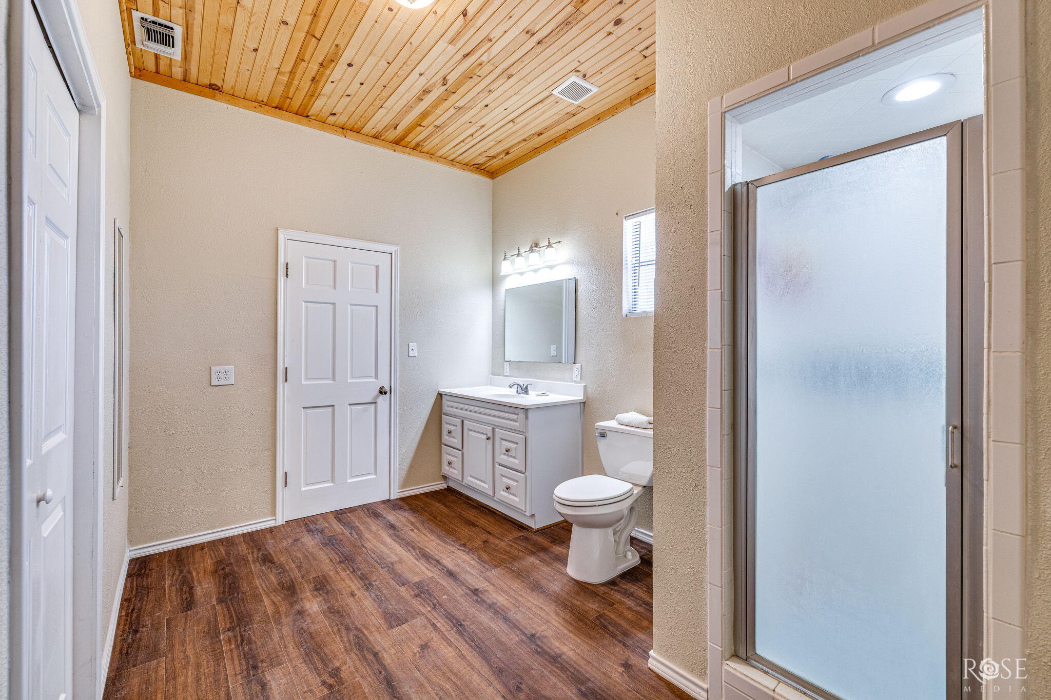 6036 Navajo Road Property Photo 17