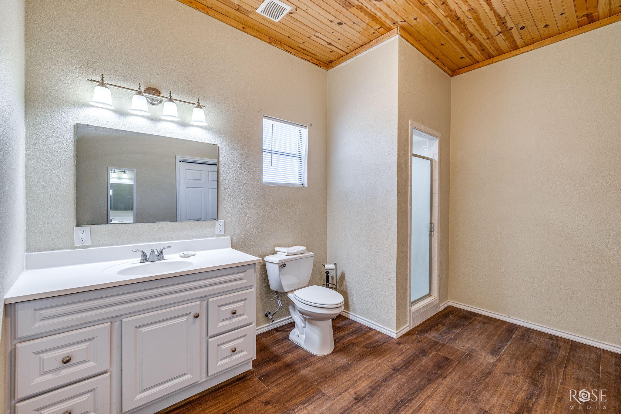 6036 Navajo Road Property Photo 18