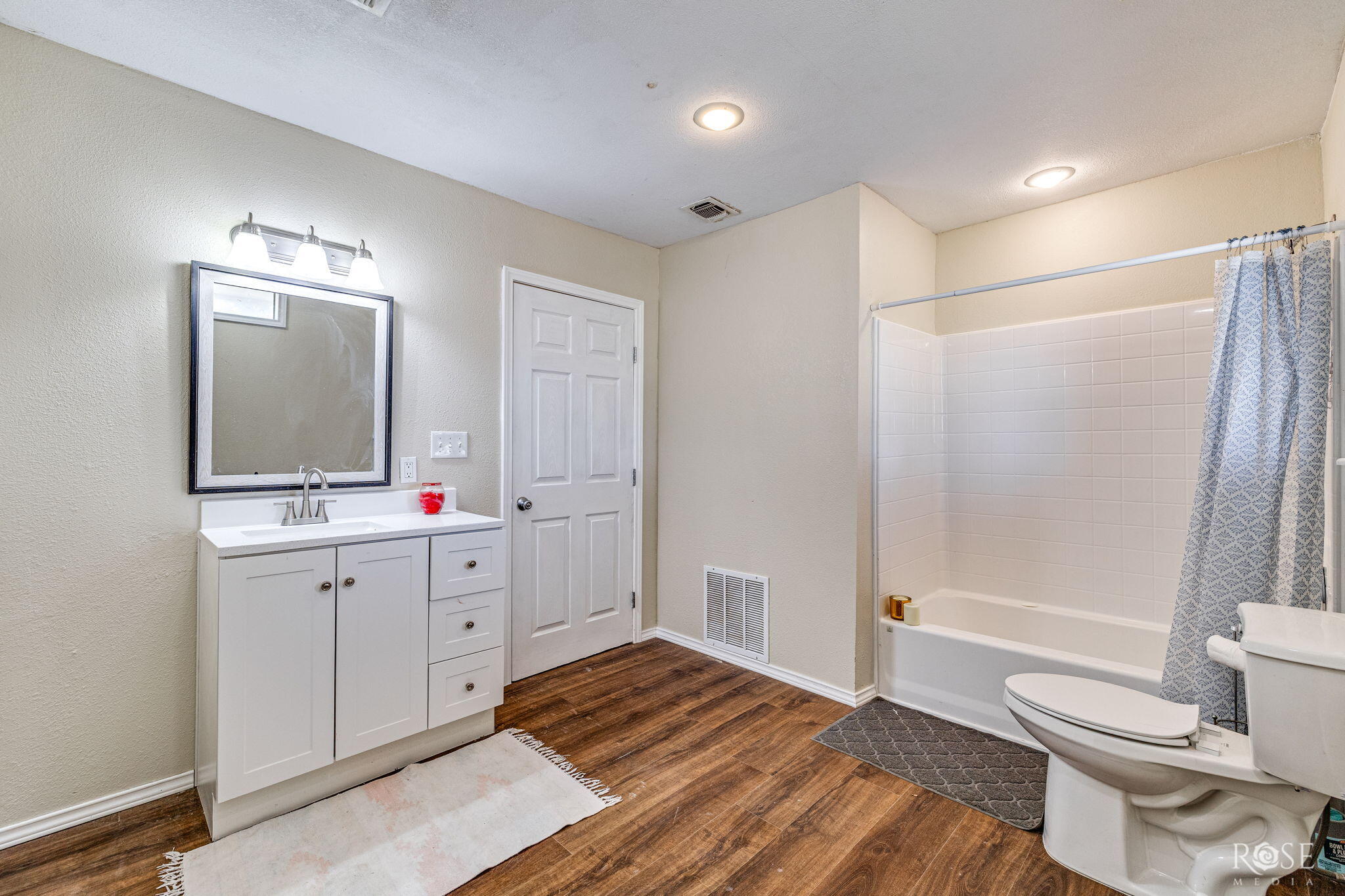 6036 Navajo Road Property Photo 22