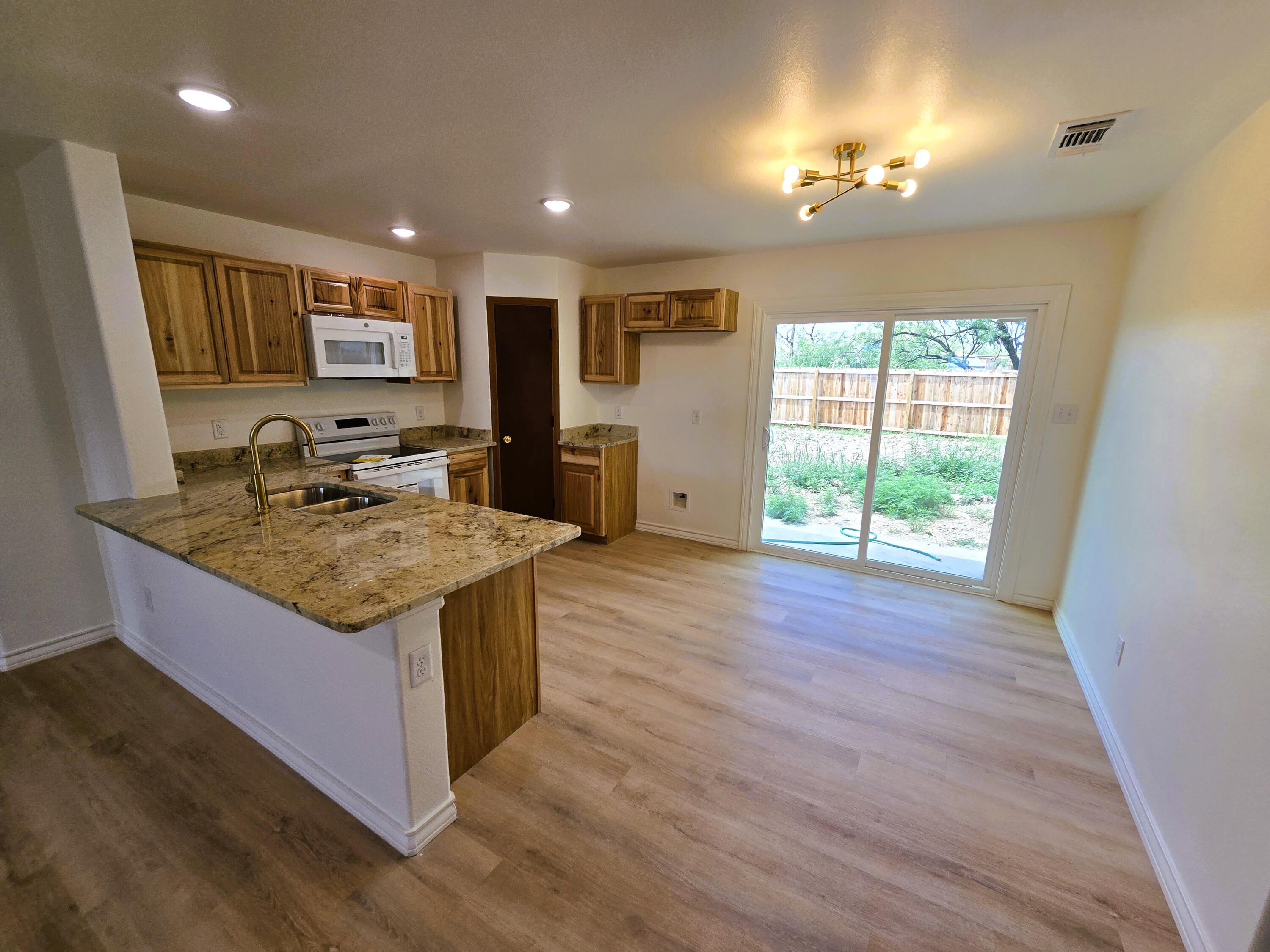 430 E 45th Street Property Photo 3