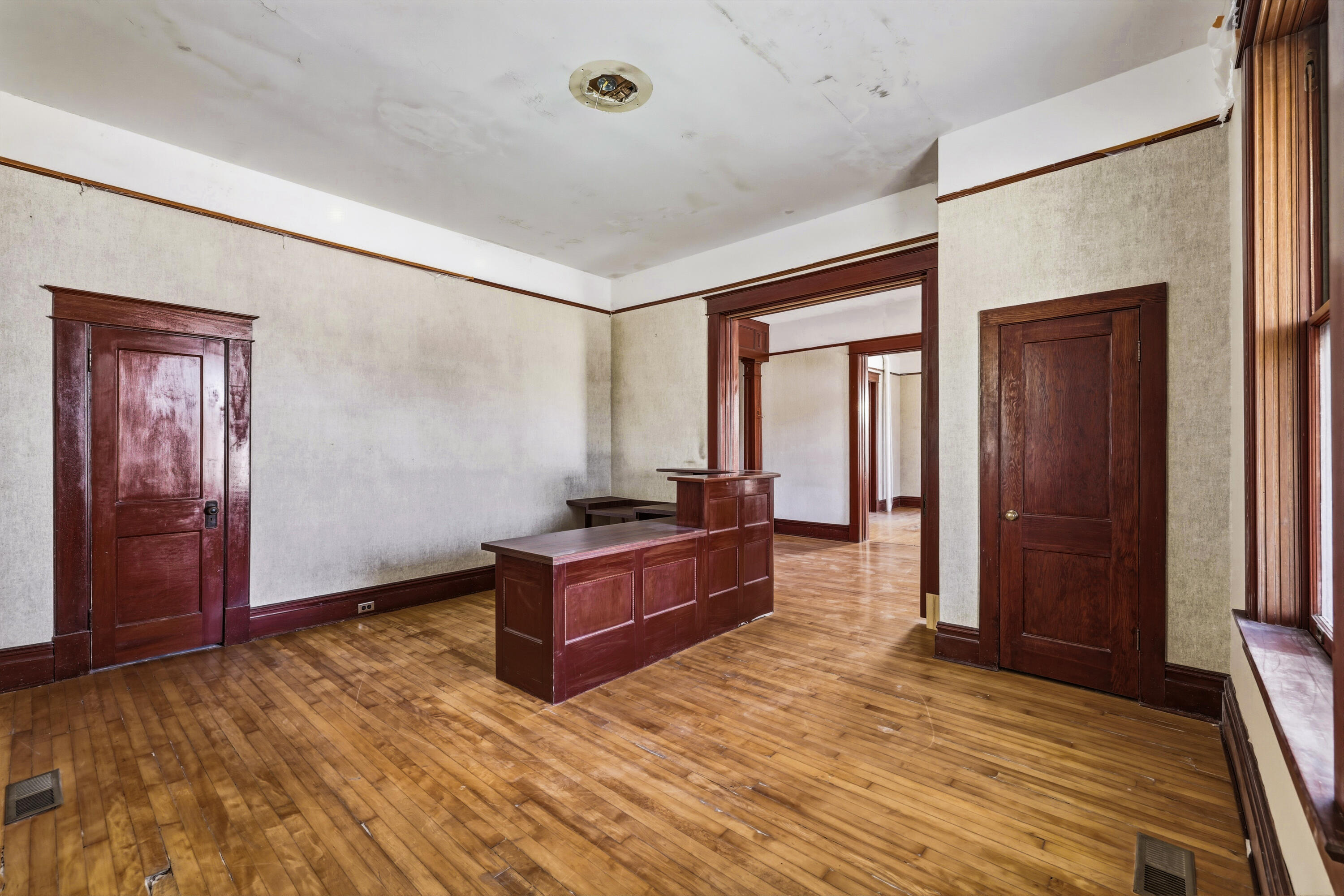 421 W Twohig Avenue Property Photo 13