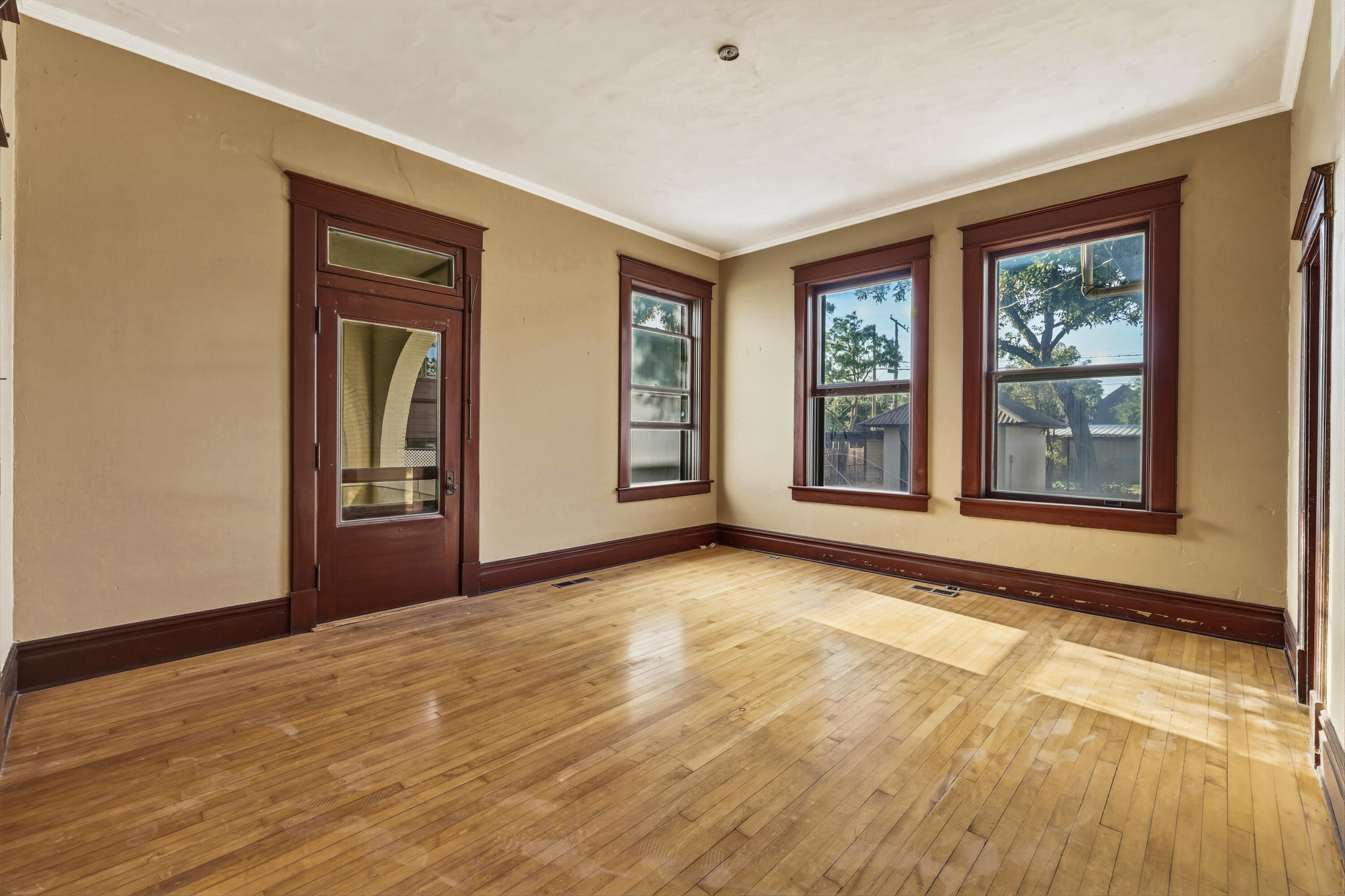 421 W Twohig Avenue Property Photo 25