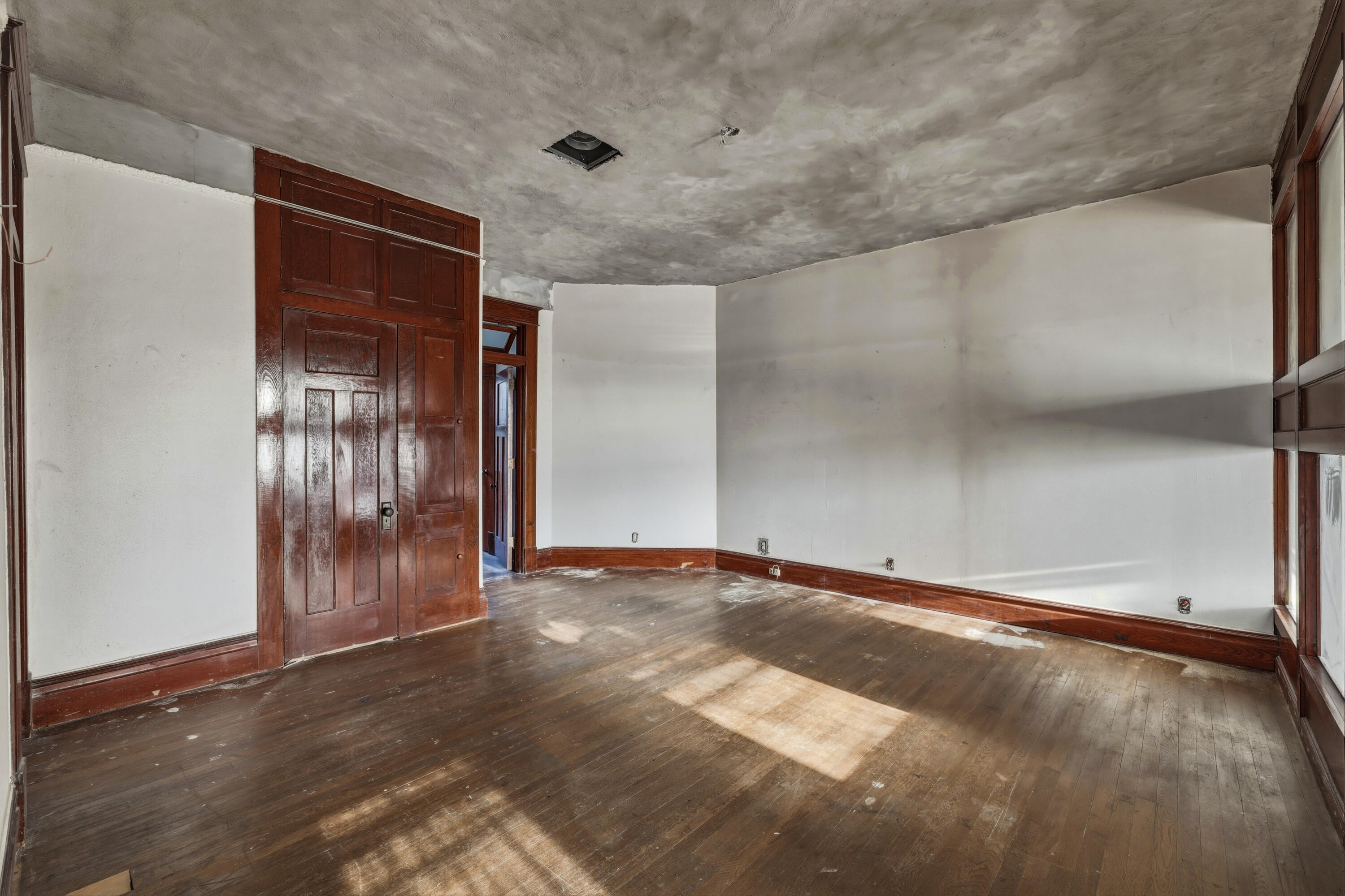421 W Twohig Avenue Property Photo 28