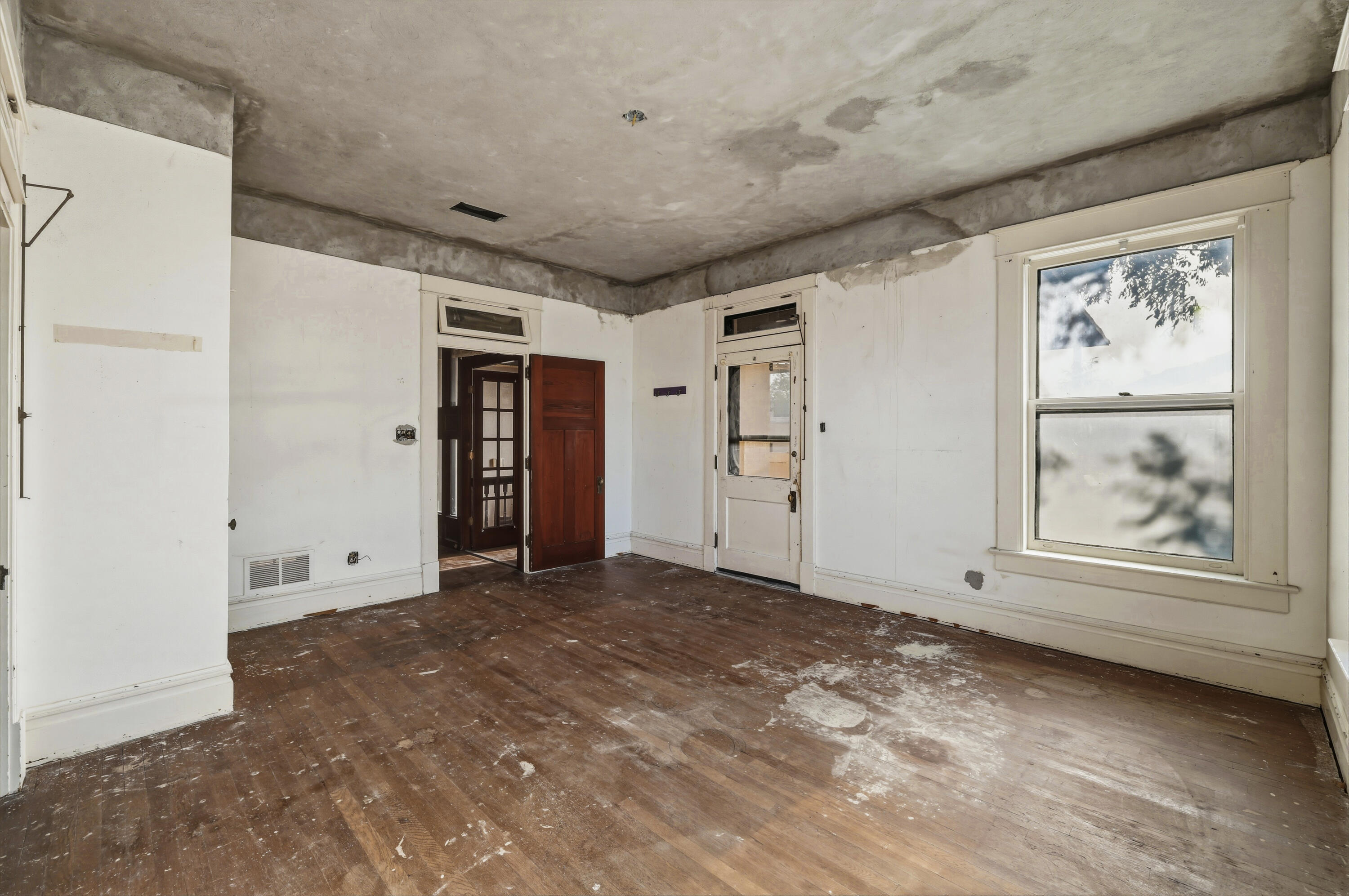 421 W Twohig Avenue Property Photo 31