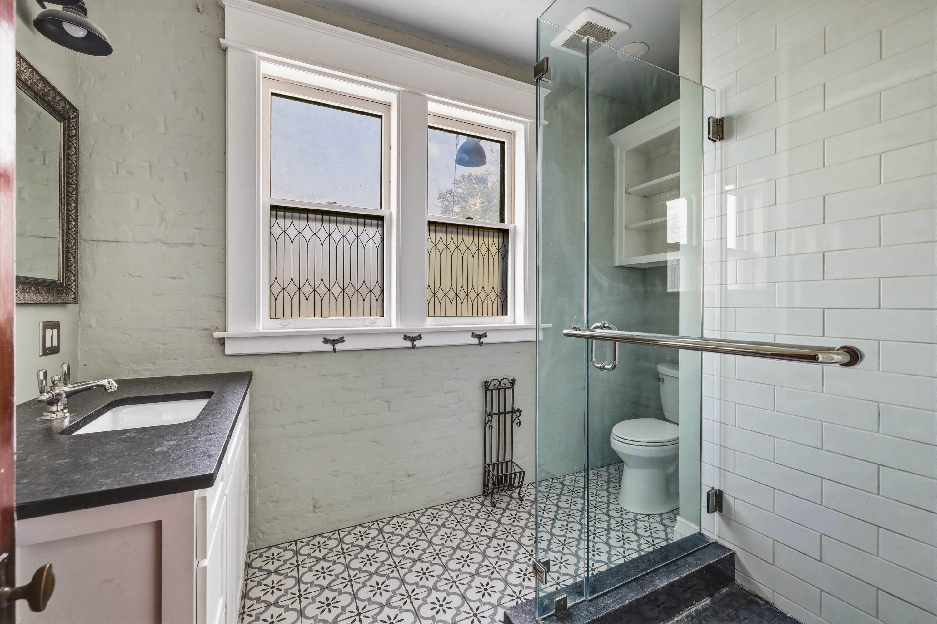 421 W Twohig Avenue Property Photo 32