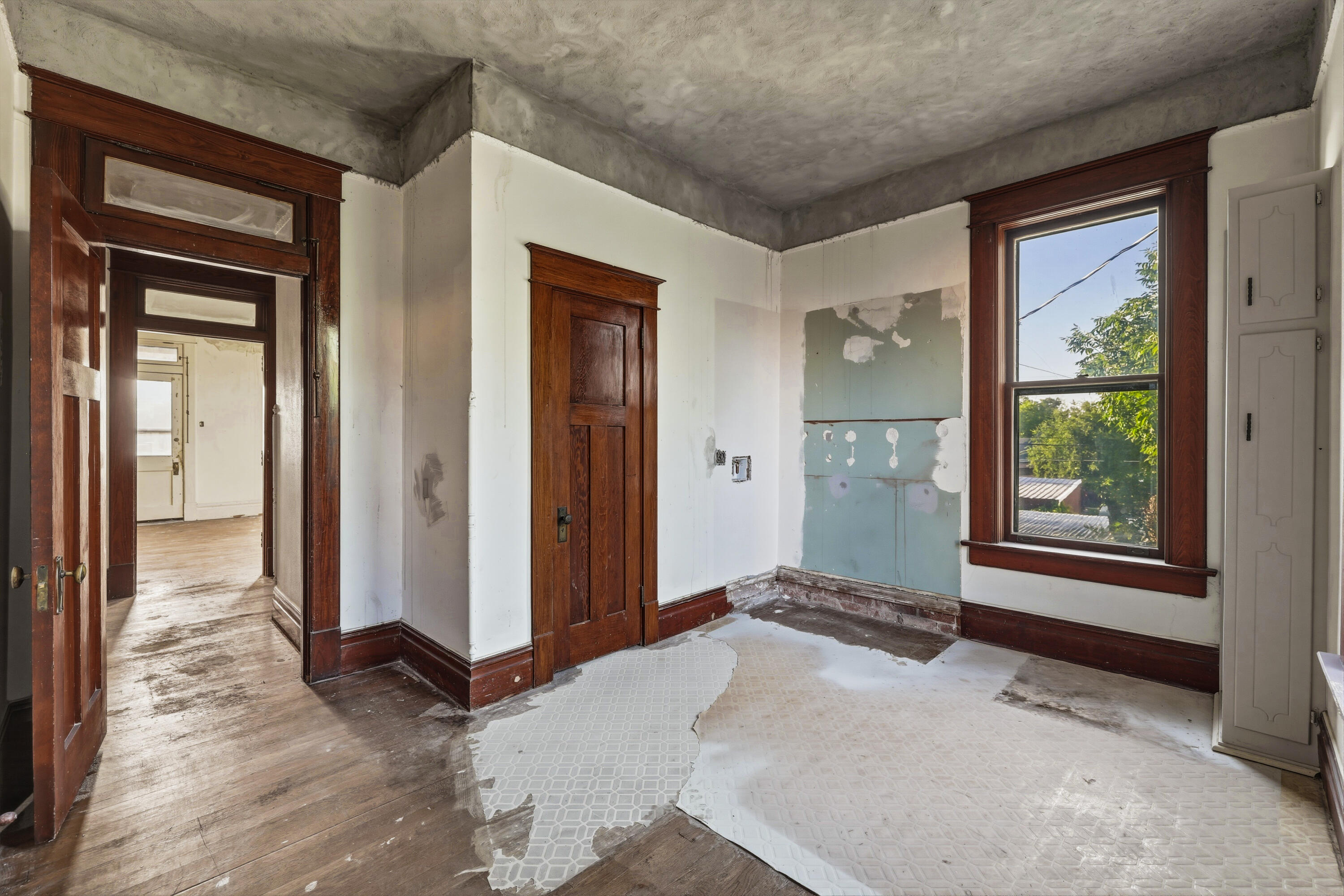 421 W Twohig Avenue Property Photo 34