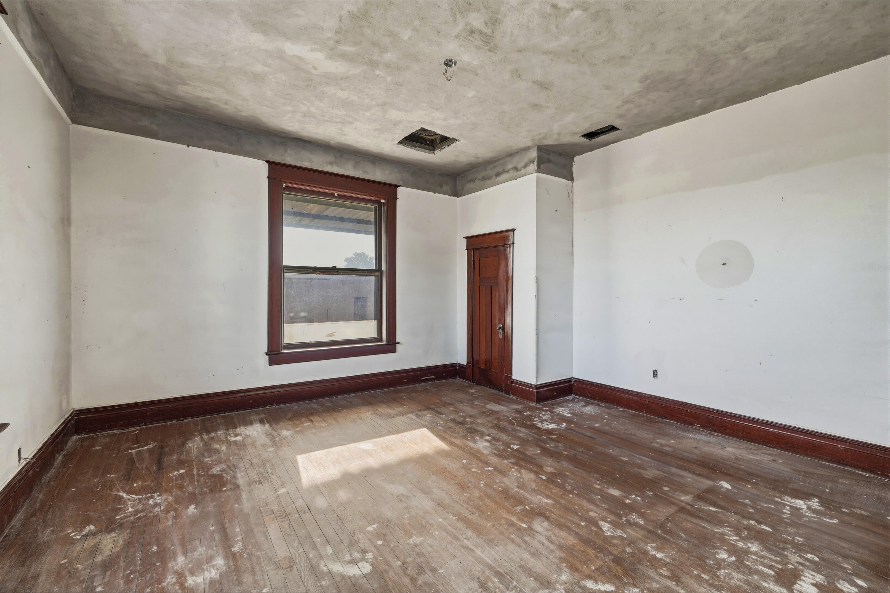 421 W Twohig Avenue Property Photo 44