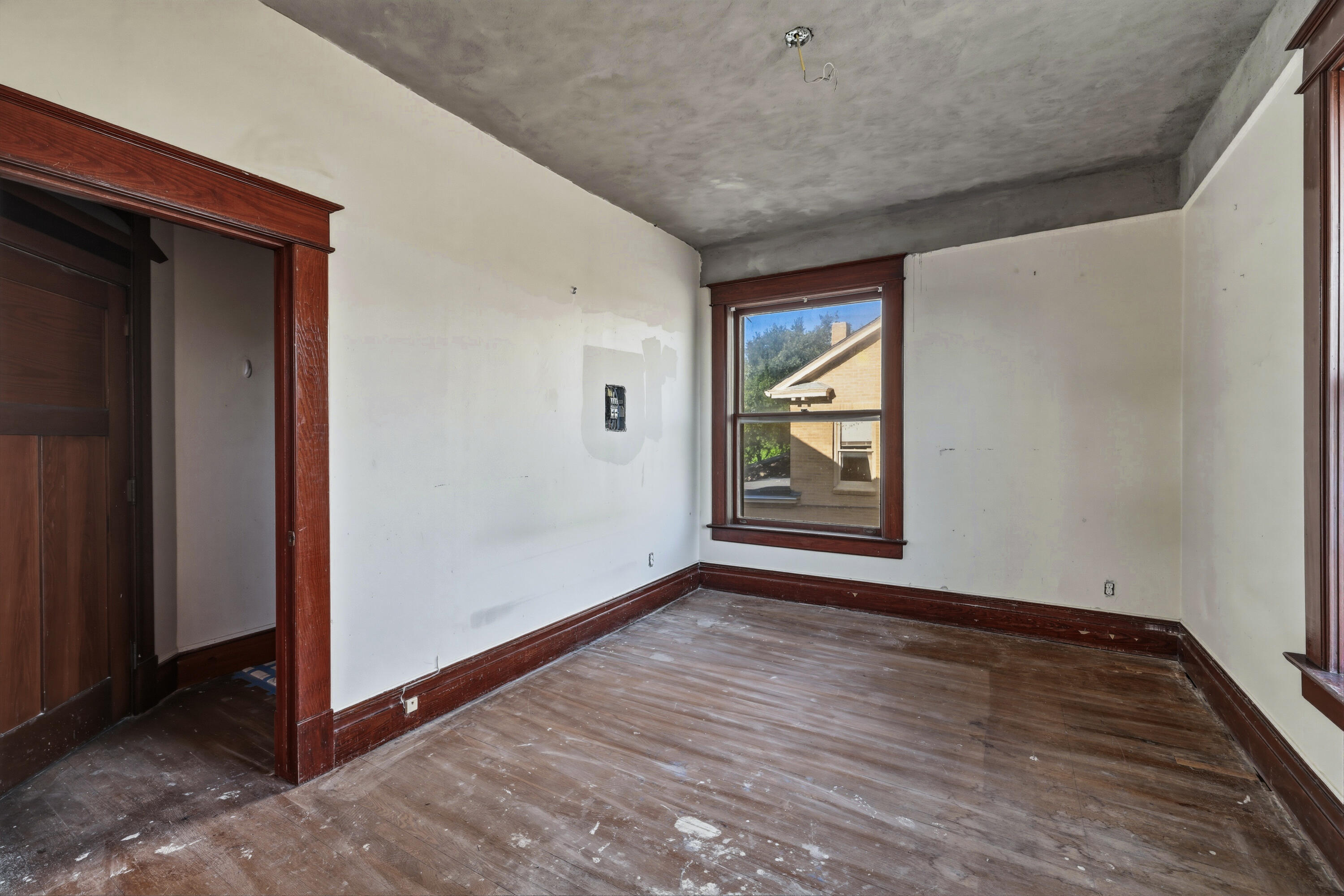 421 W Twohig Avenue Property Photo 46