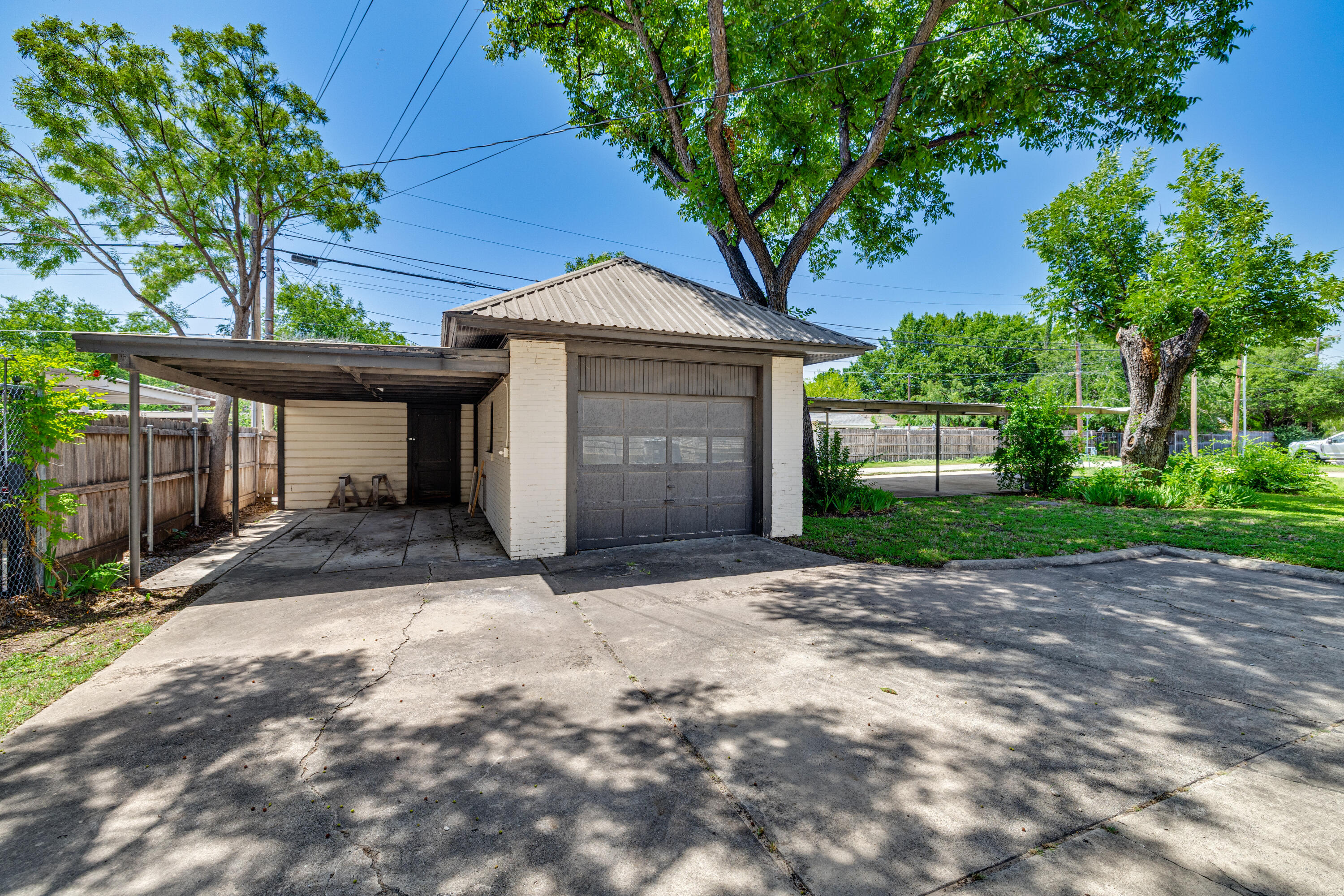 421 W Twohig Avenue Property Photo 54