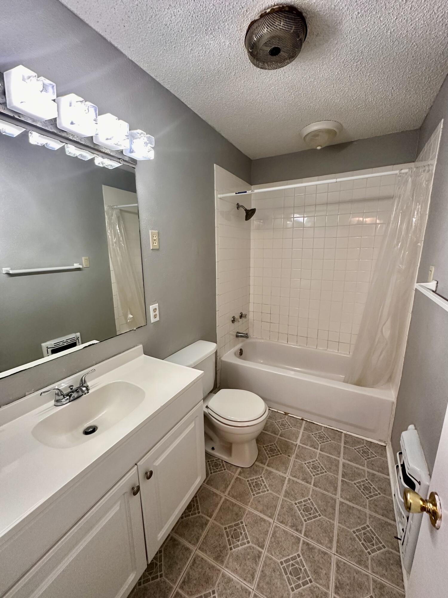 304 Greer Street Property Photo 10