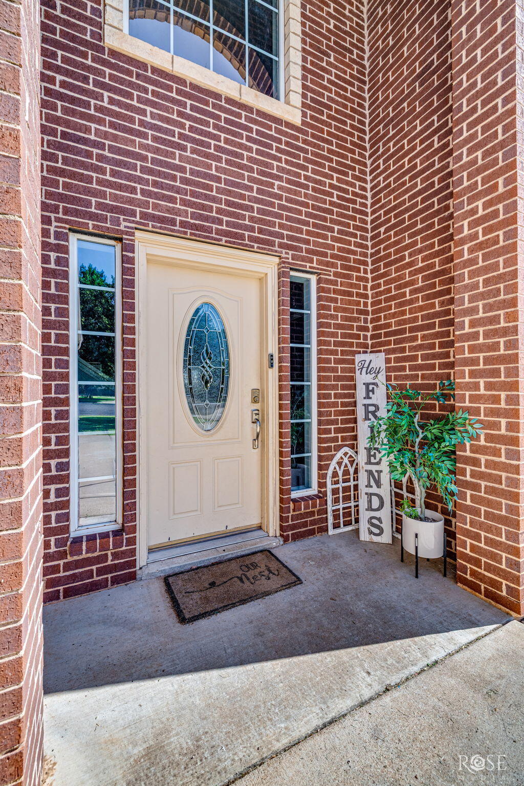 5805 Lyndhurst Drive Property Photo 4
