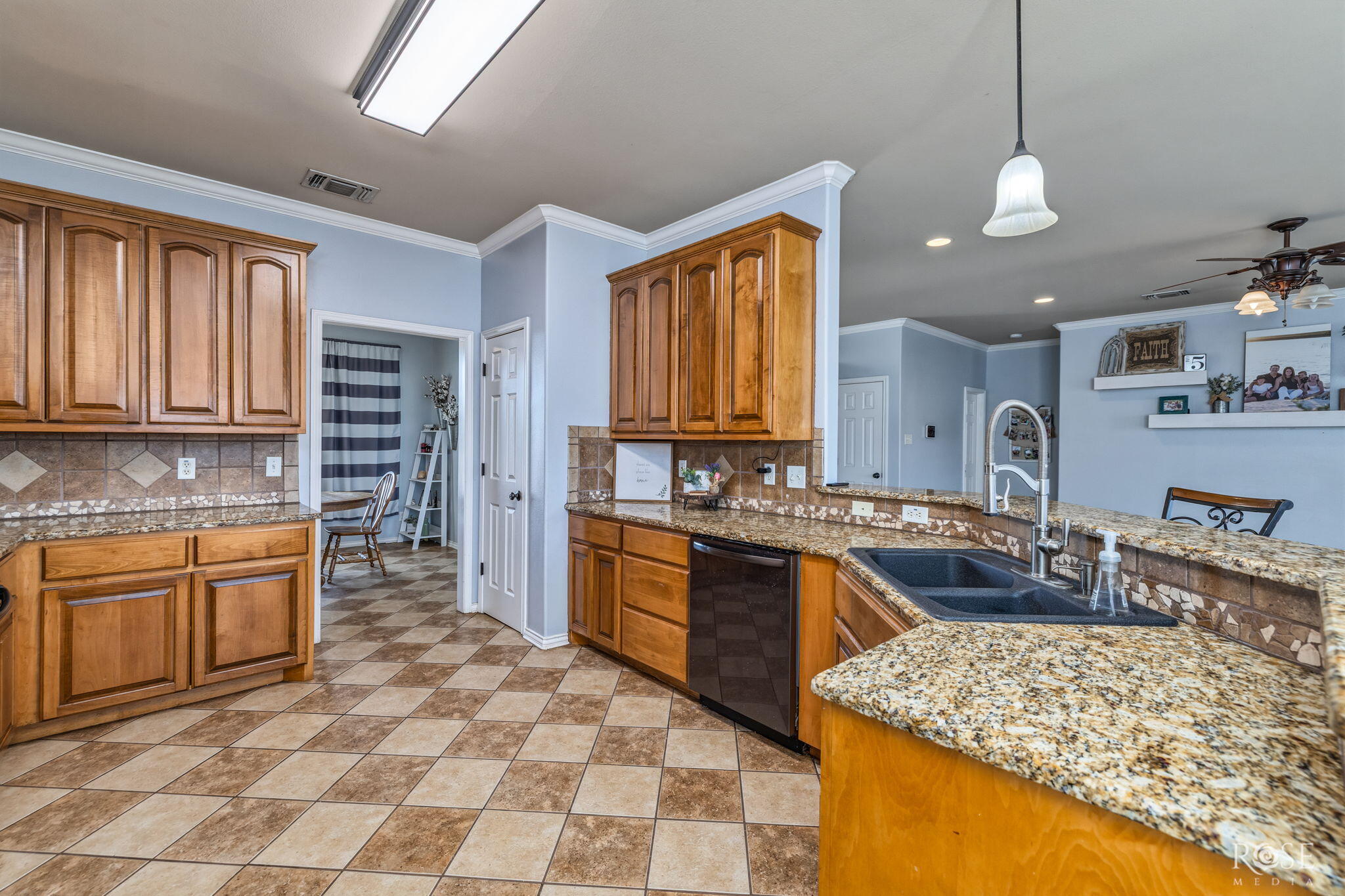 5805 Lyndhurst Drive Property Photo 10