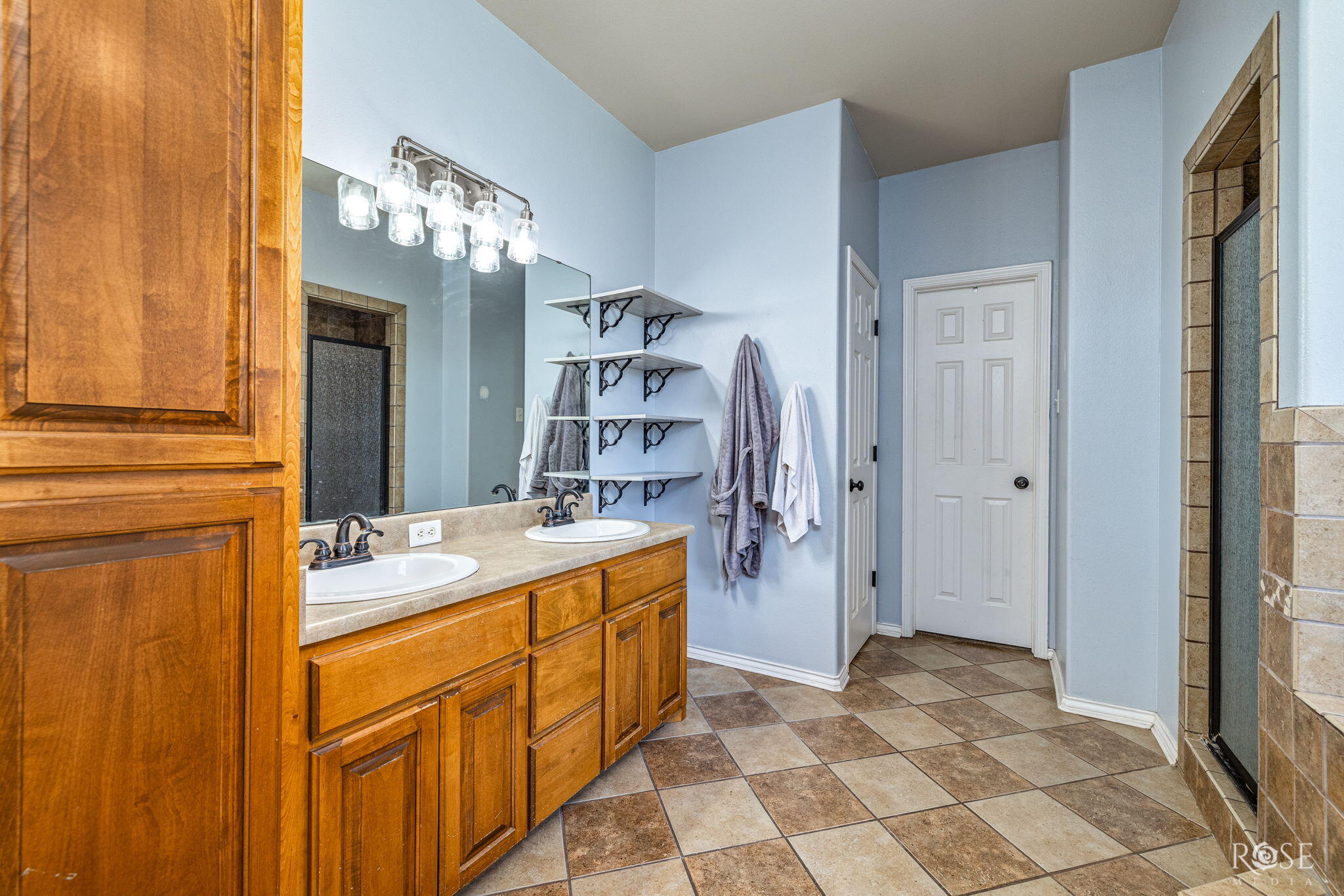 5805 Lyndhurst Drive Property Photo 15