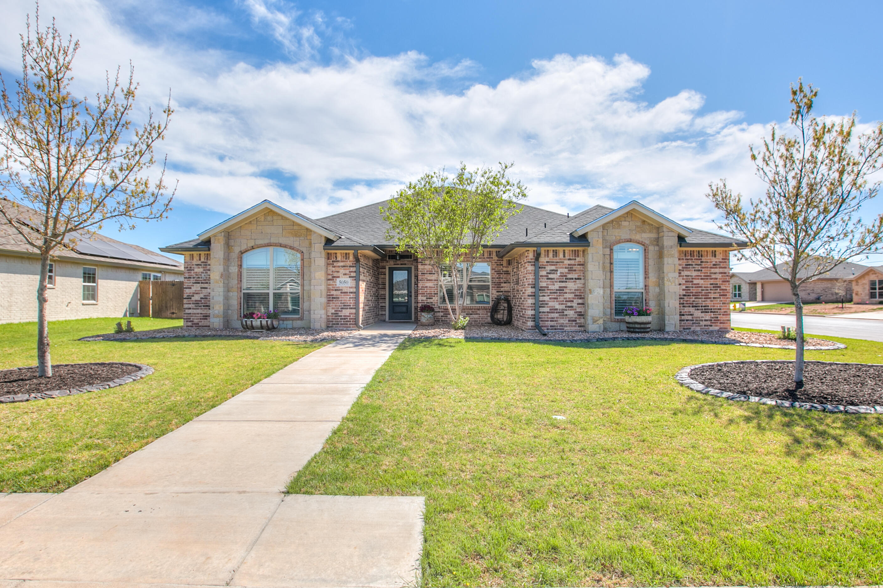 5050 Red Oak Lane Property Photo 1