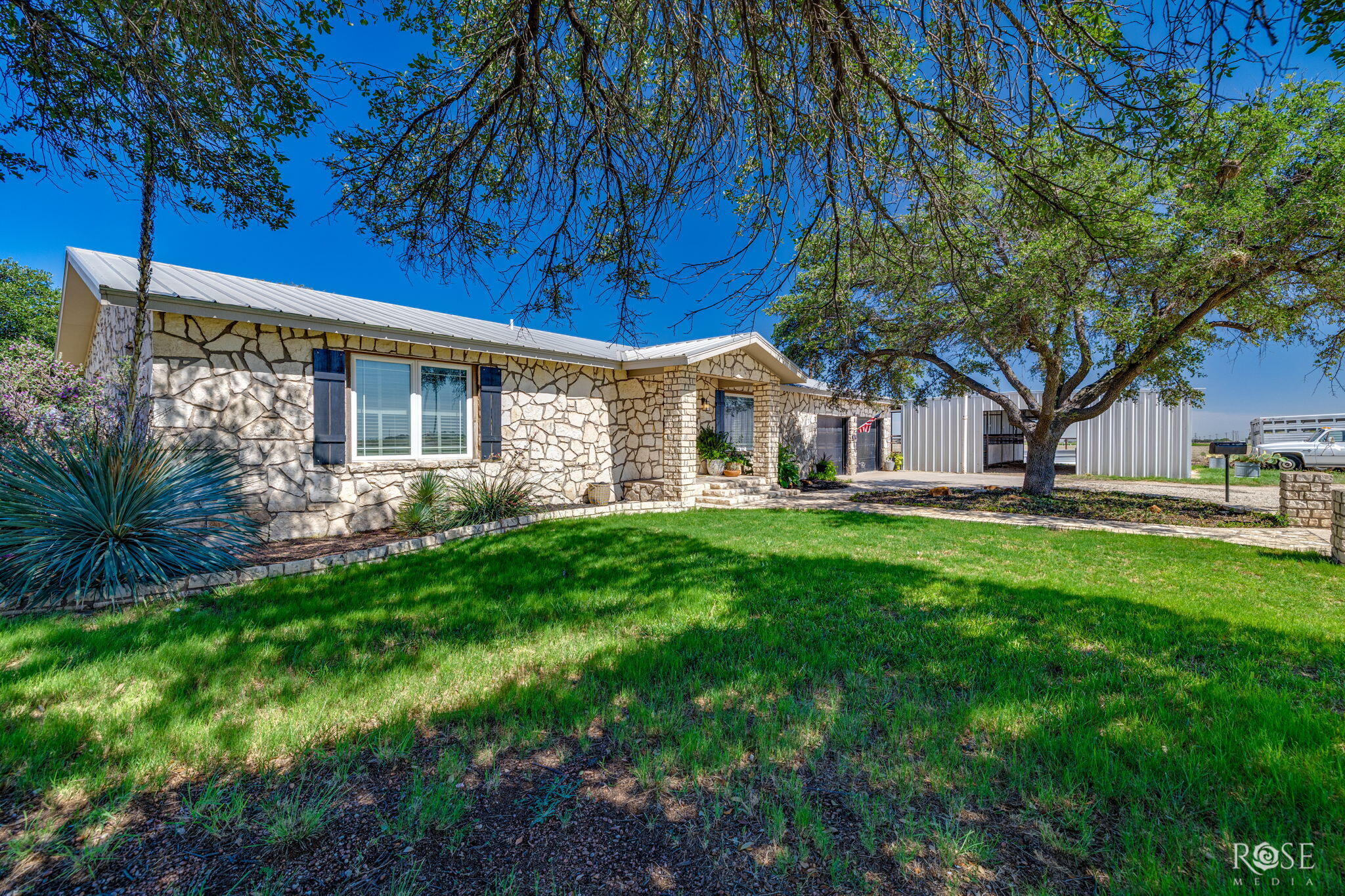 6825 Hawk Avenue Property Photo 4
