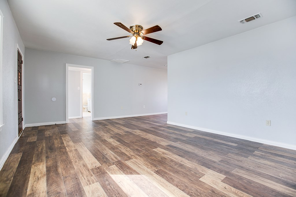 1213 S Bell Street Property Photo 6