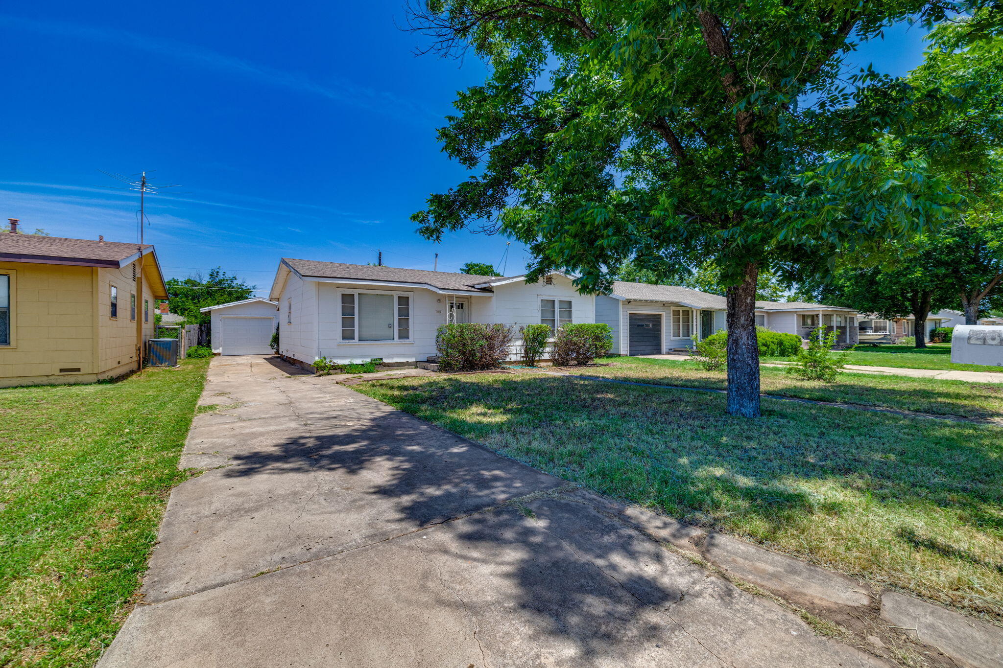 2016 San Antonio Street Property Photo 4