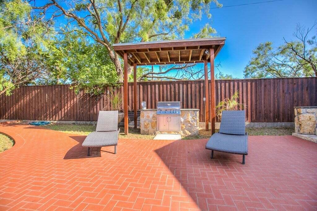 503 Driftwood Drive Property Photo 2