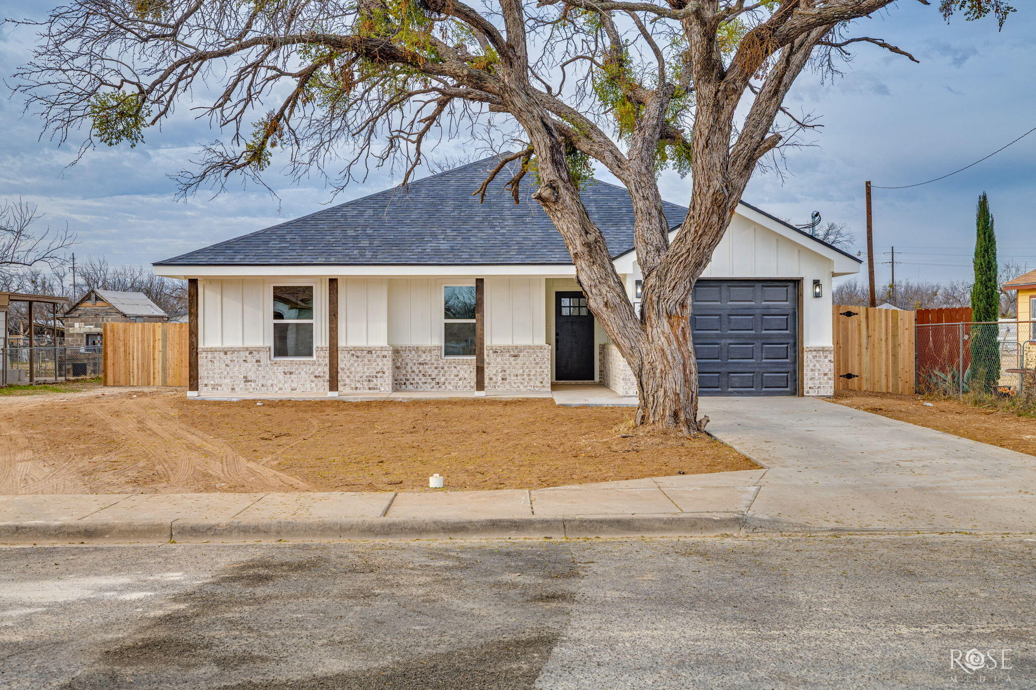 2107 Shelton Street Property Photo 1