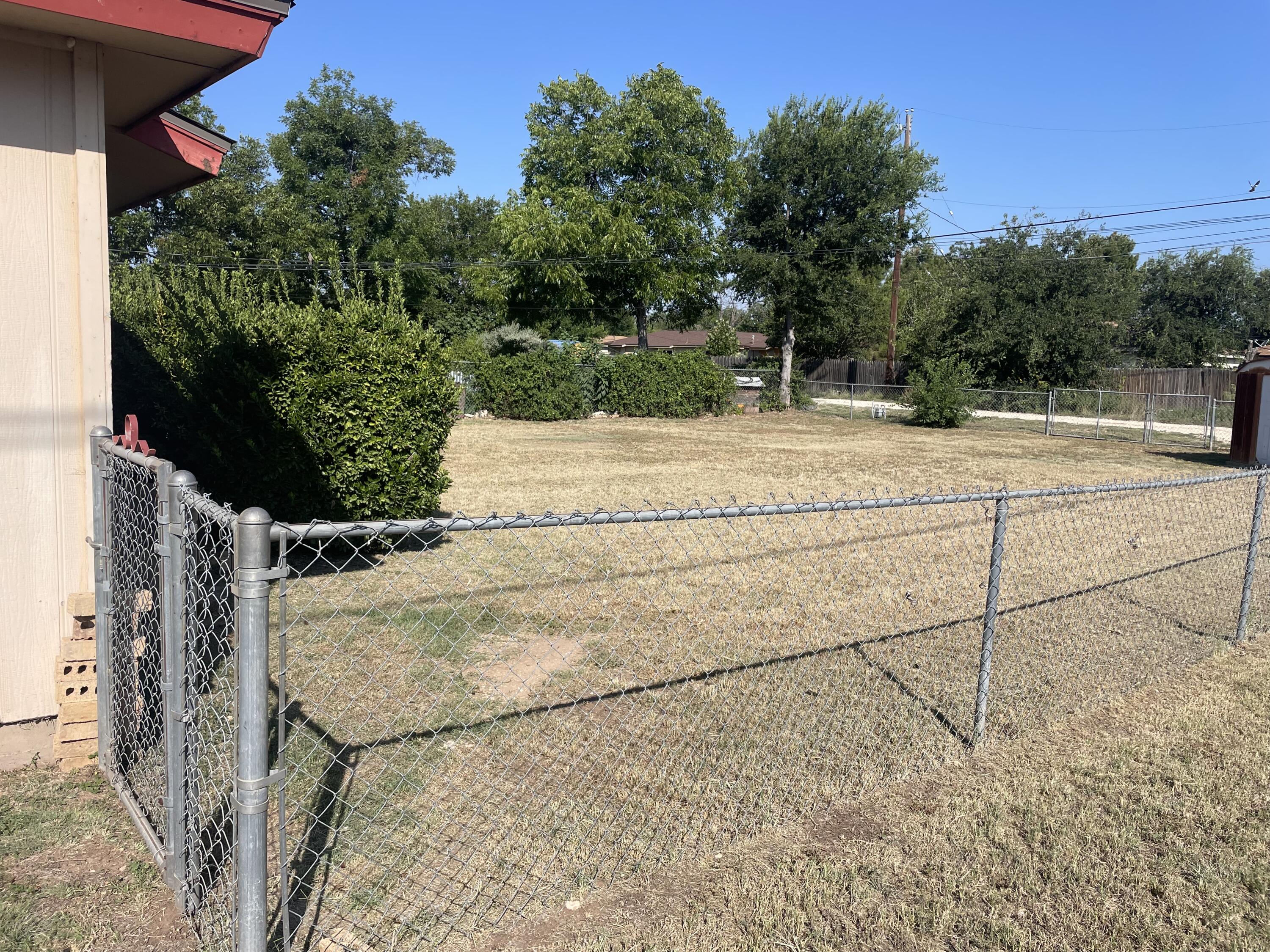 126 E 23rd Street Property Photo 3