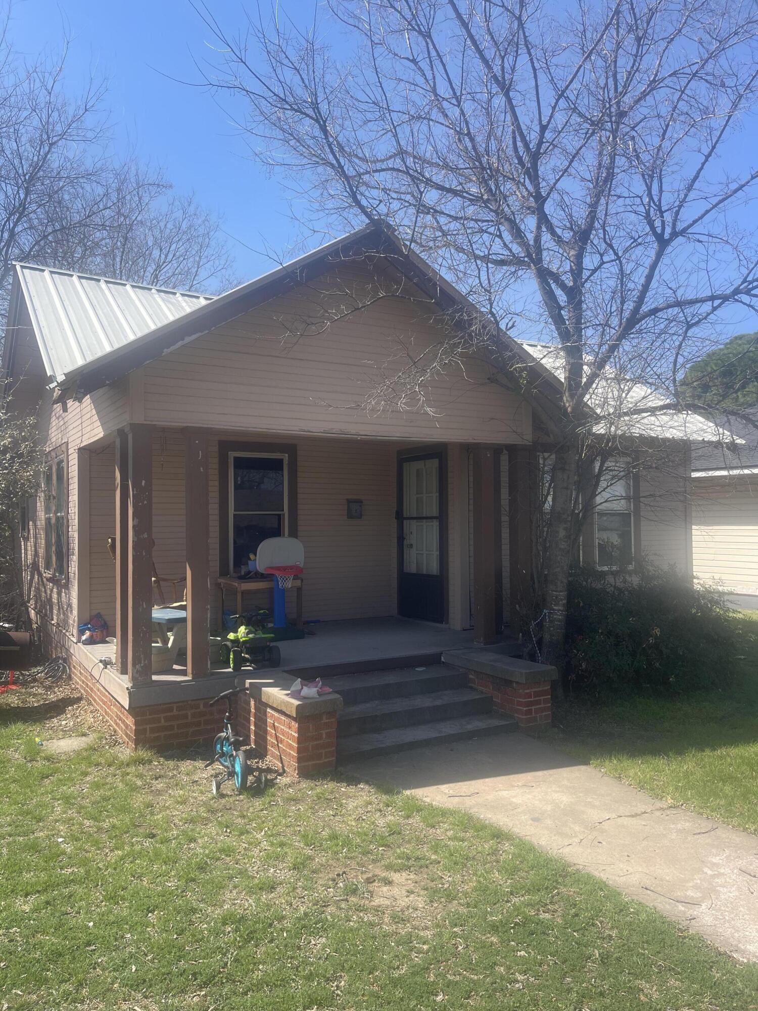 1201 N 5th Street Property Photo 1