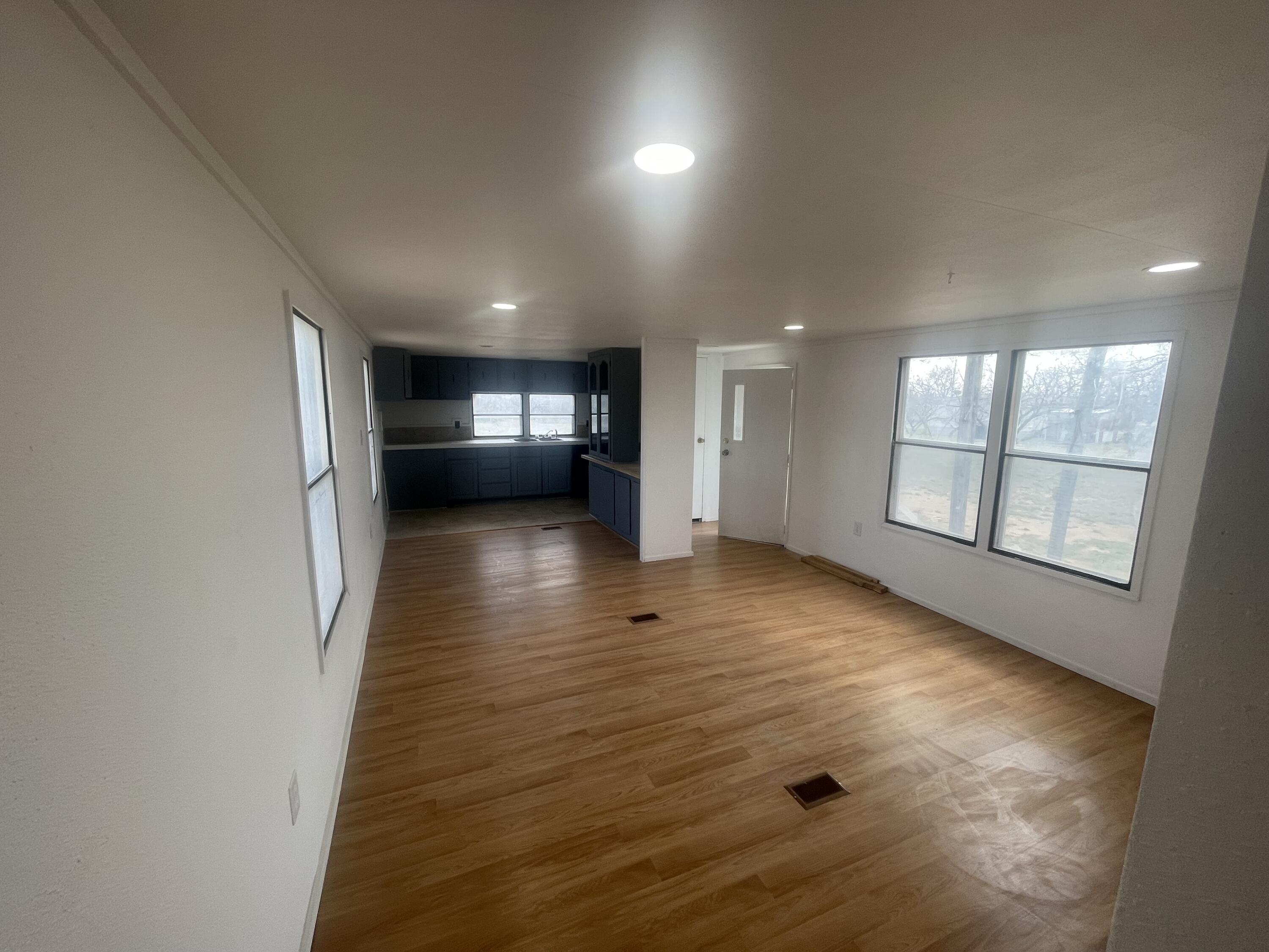 11005 Graham Way Property Photo 5