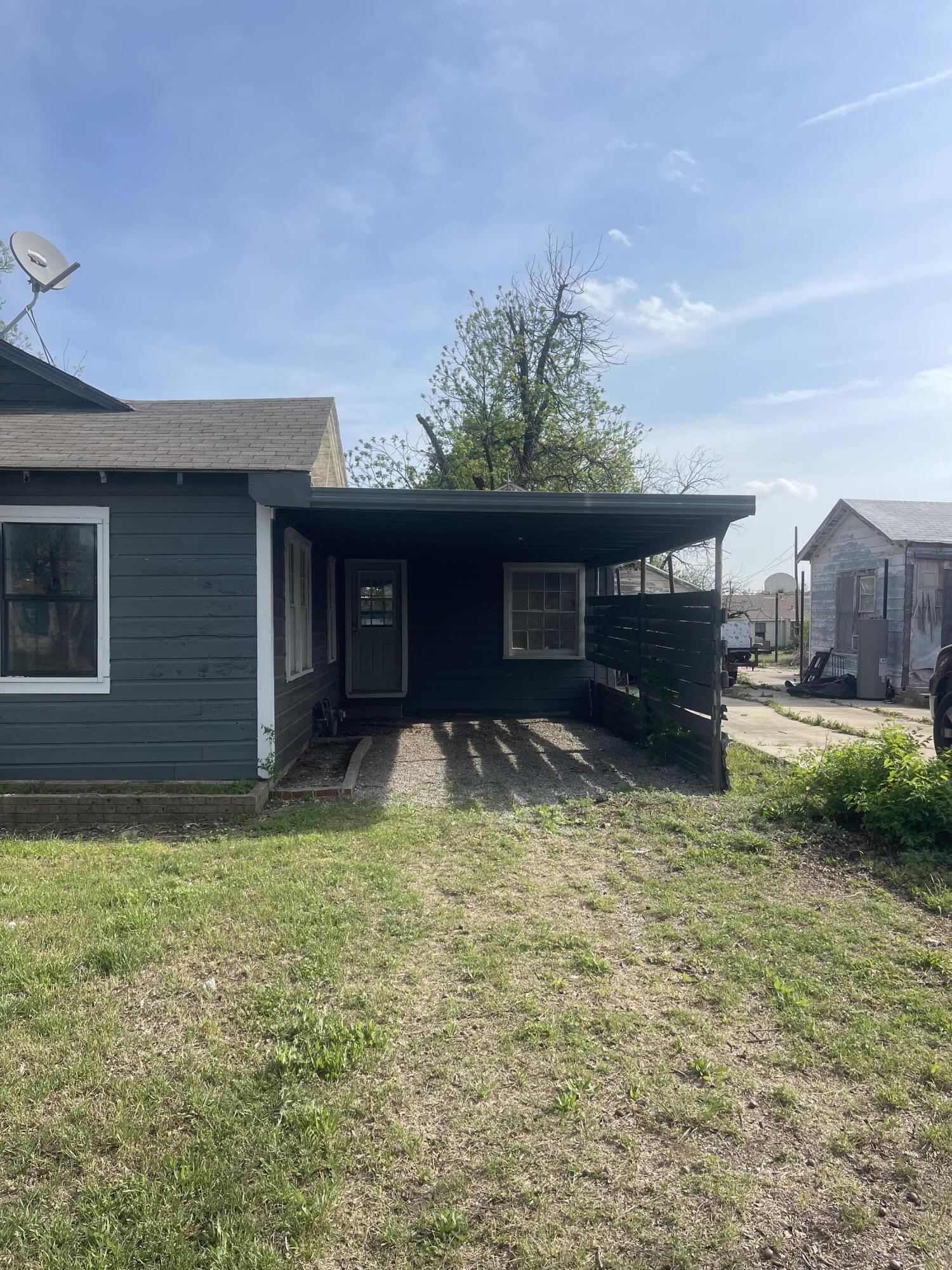 717 W Cedar Street Property Photo 2