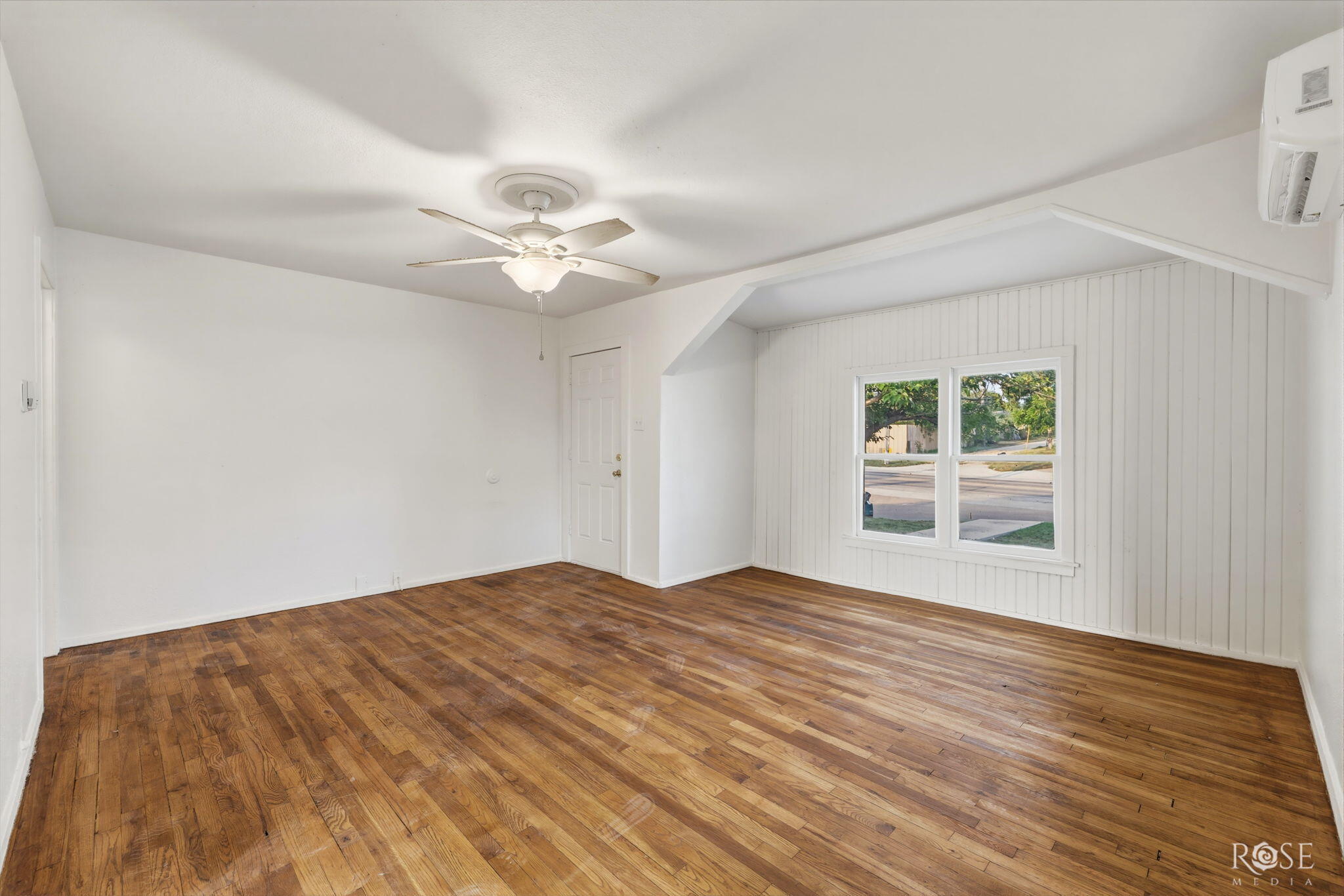 1212 N Howard Street Property Photo 4