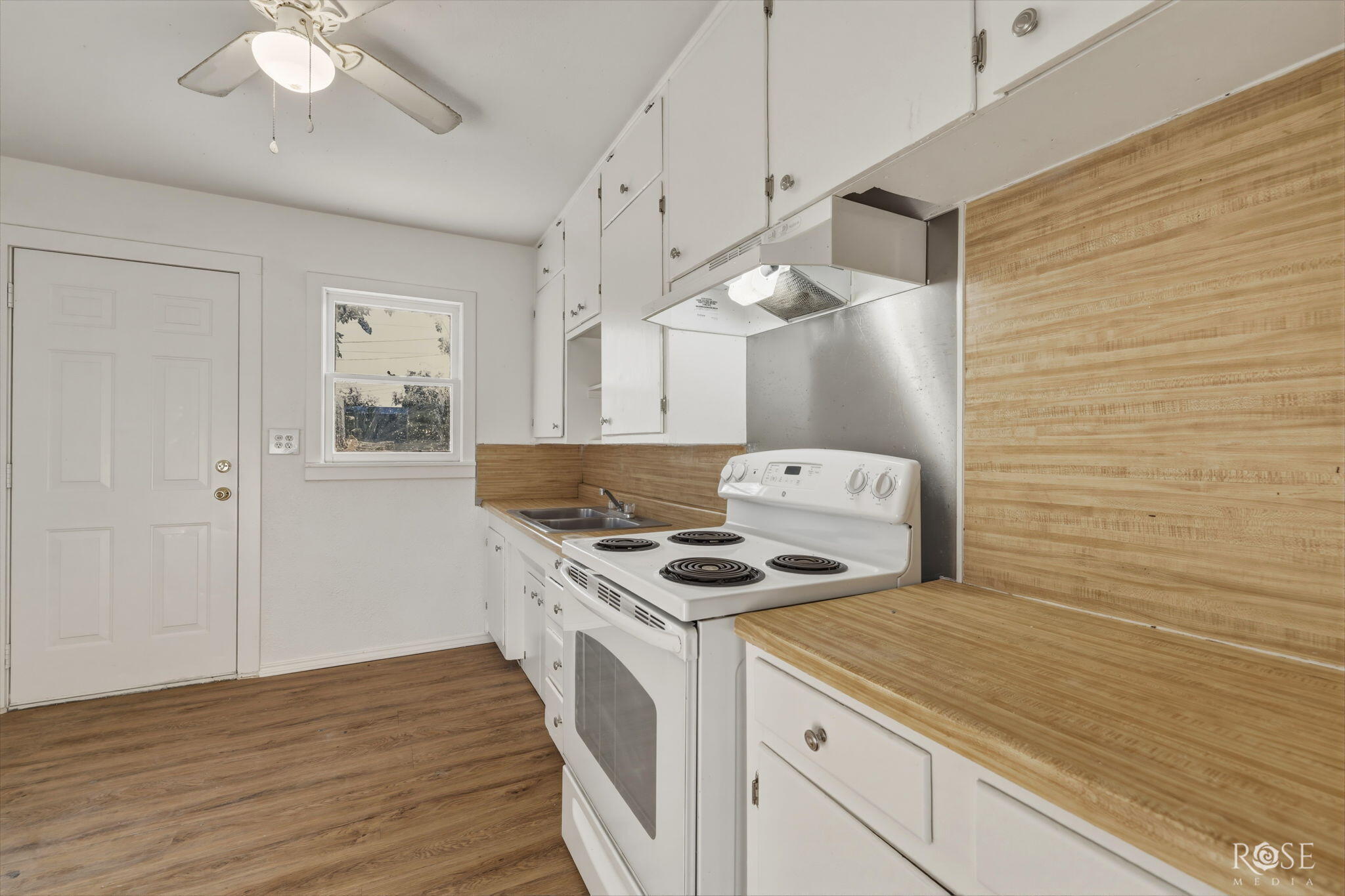 1212 N Howard Street Property Photo 8
