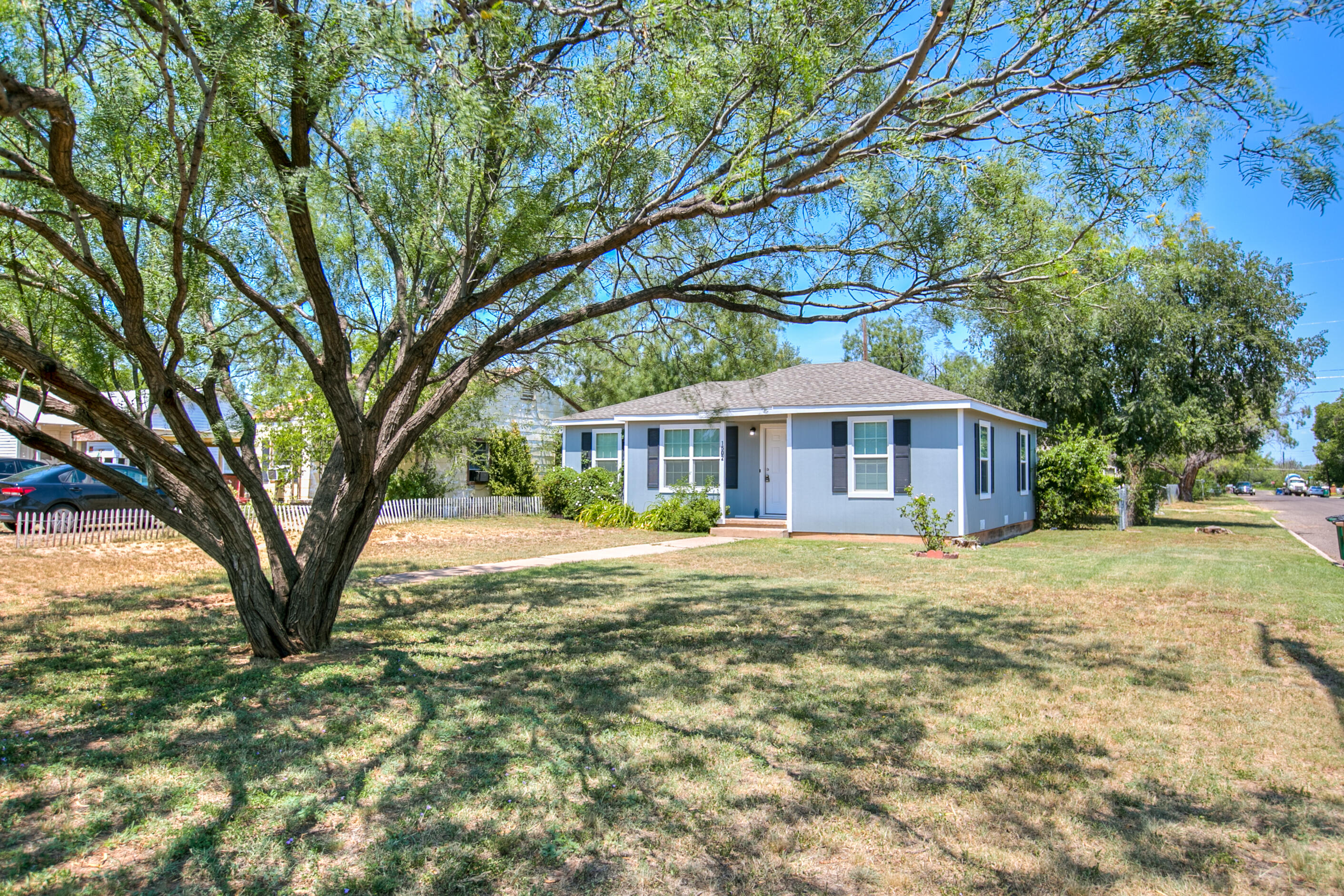 1502 Walnut Street Property Photo 4