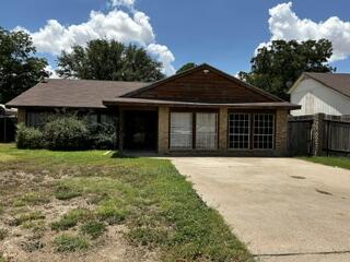 1102 E 9th Street Property Photo 1